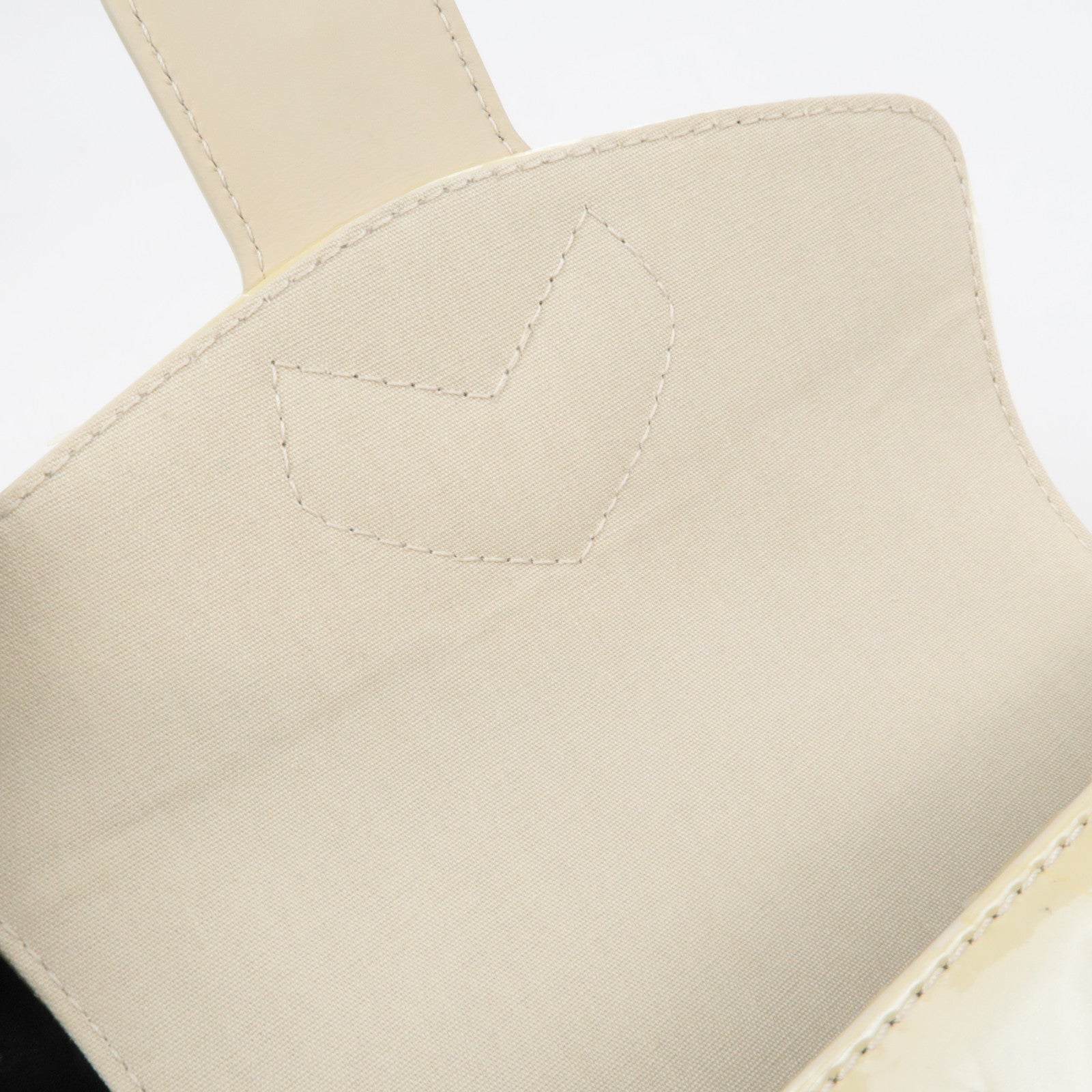 Louis Vuitton Monogram Vernis Bellflower PM Shoulder Bag Blanc Corail M91731