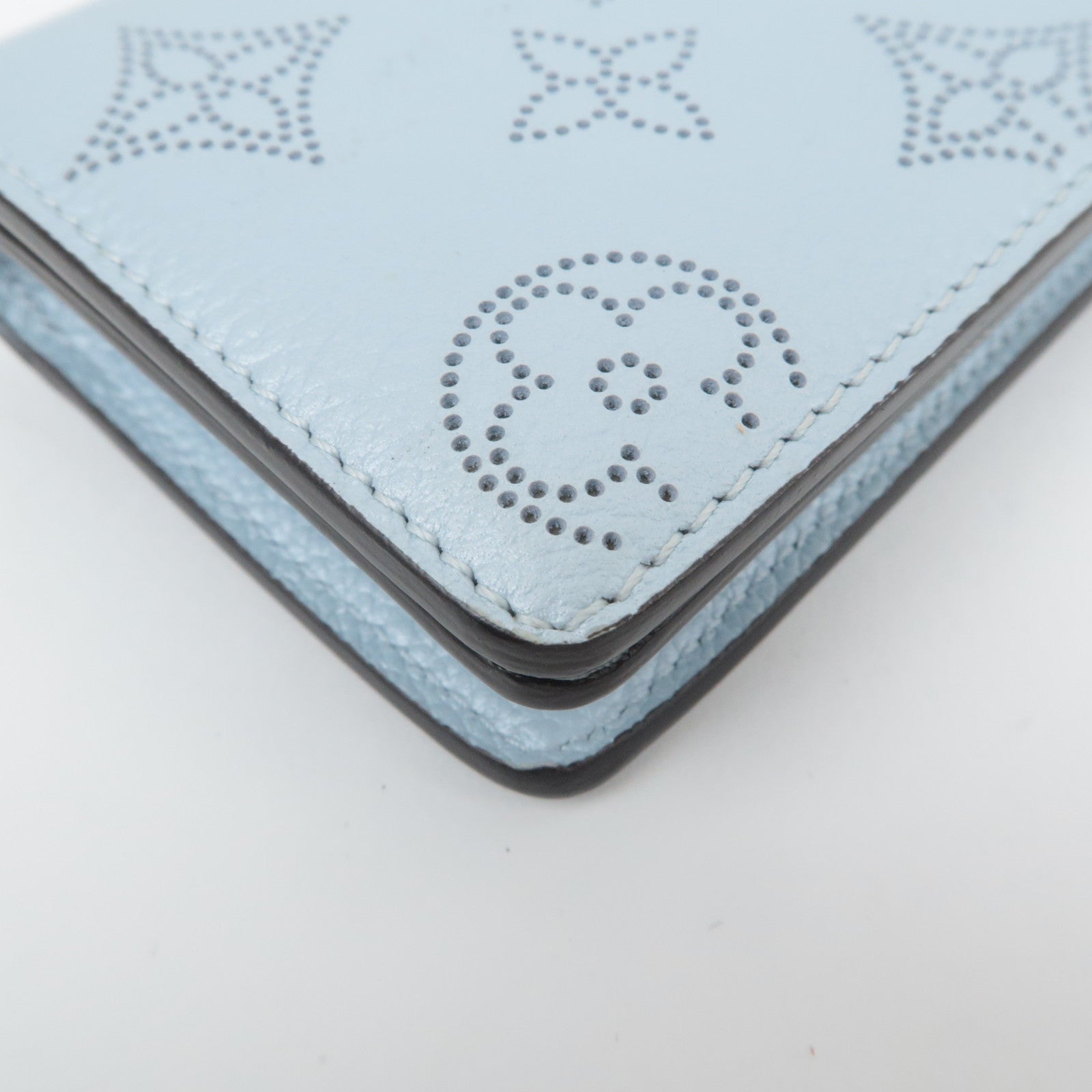 Louis Vuitton Monogram Mahina Portefeuille Claire Mineral Blue M83502