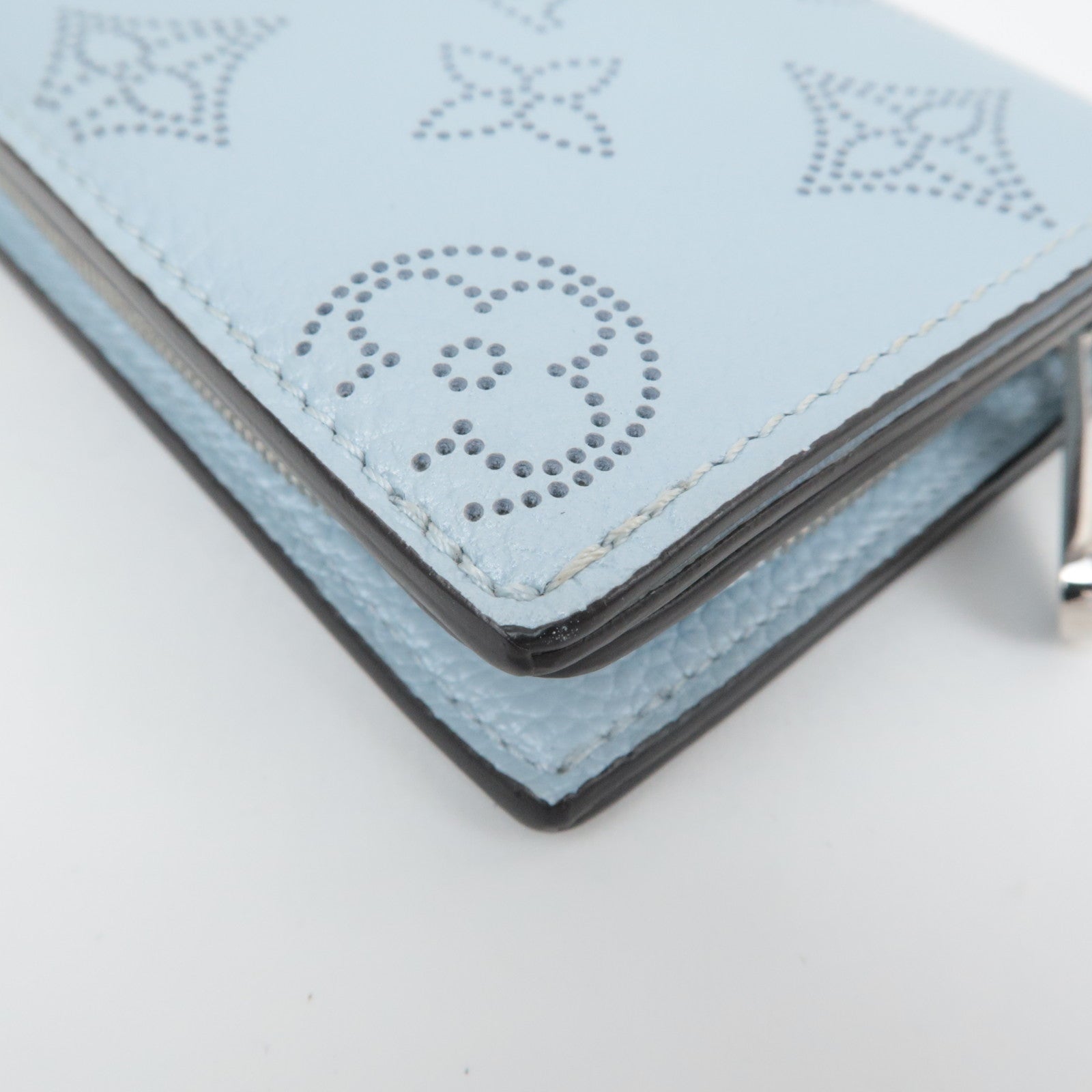 Louis Vuitton Monogram Mahina Portefeuille Claire Mineral Blue M83502