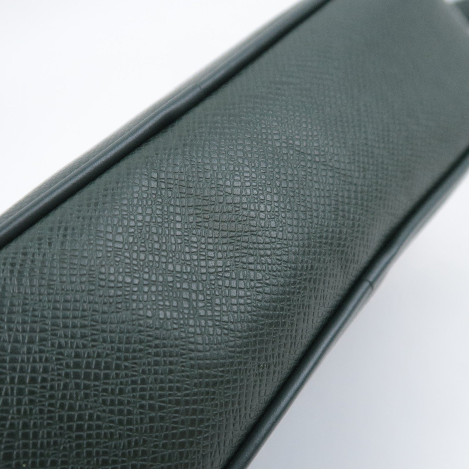 Louis Vuitton Taiga Kaluga Clutch Bag Epicea M30814