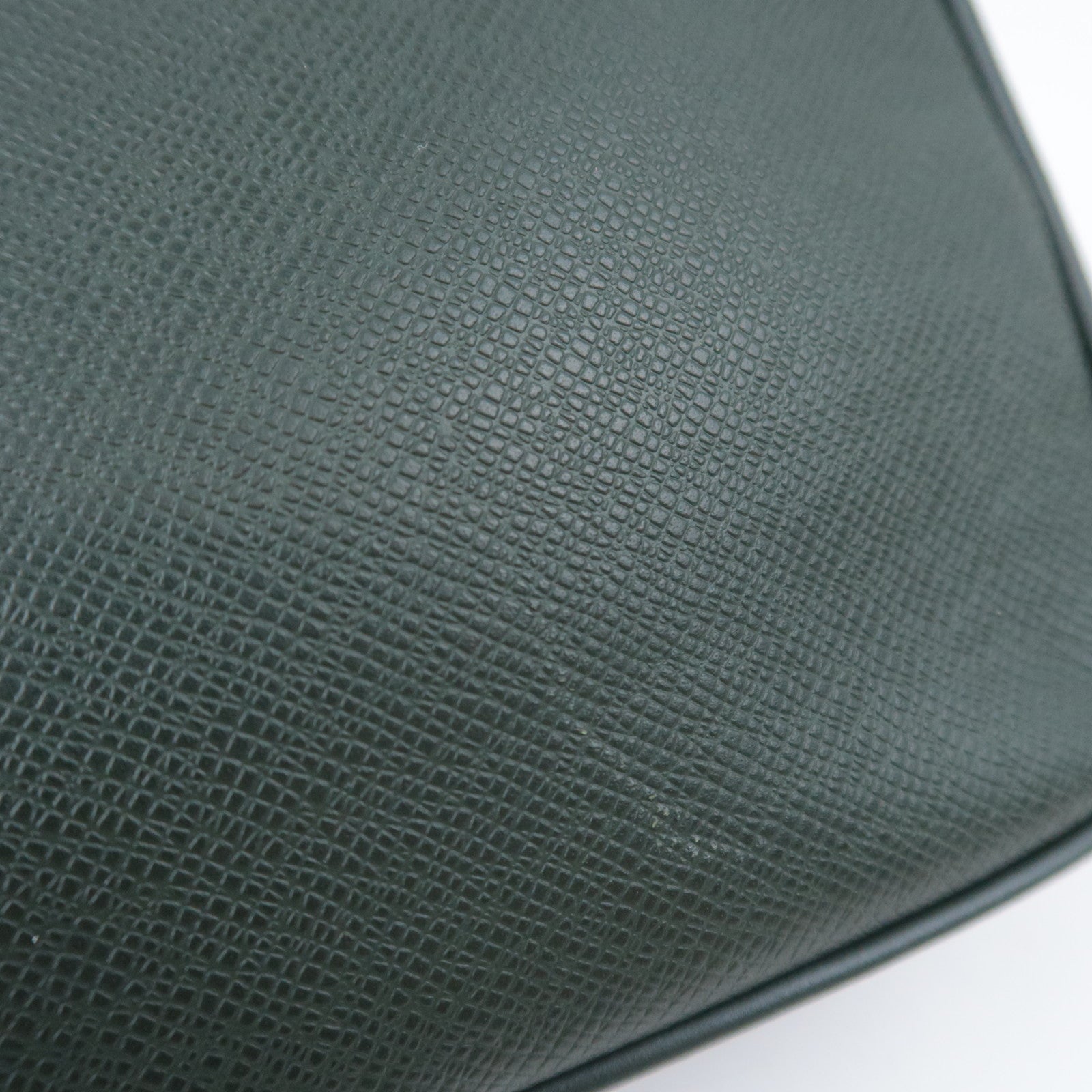 Louis Vuitton Taiga Kaluga Clutch Bag Epicea M30814