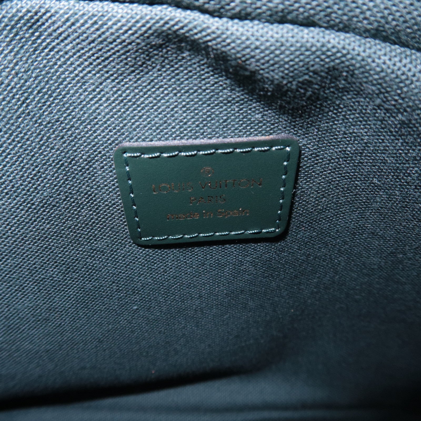 Louis Vuitton Taiga Kaluga Clutch Bag Epicea M30814
