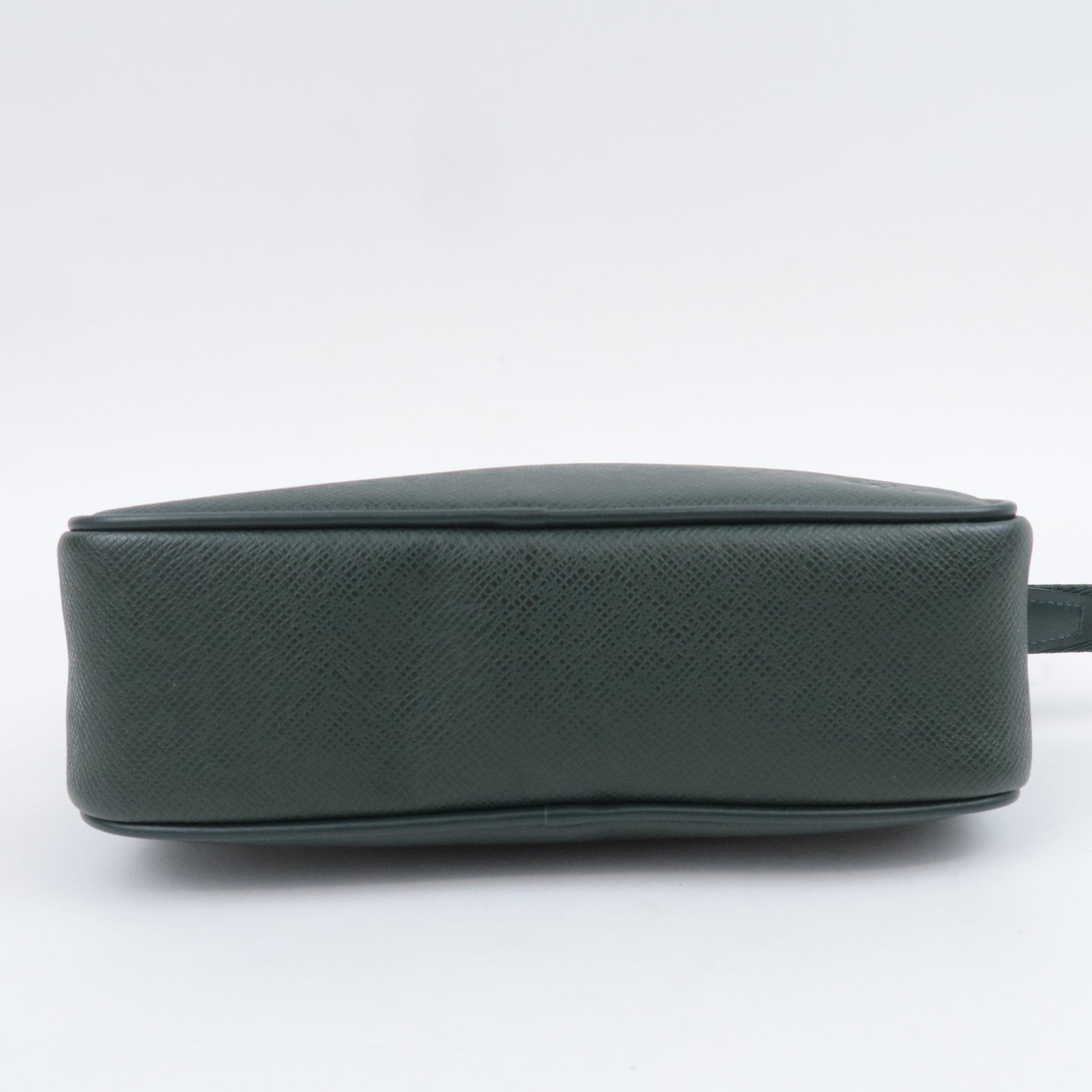 Louis Vuitton Taiga Kaluga Clutch Bag Epicea M30814
