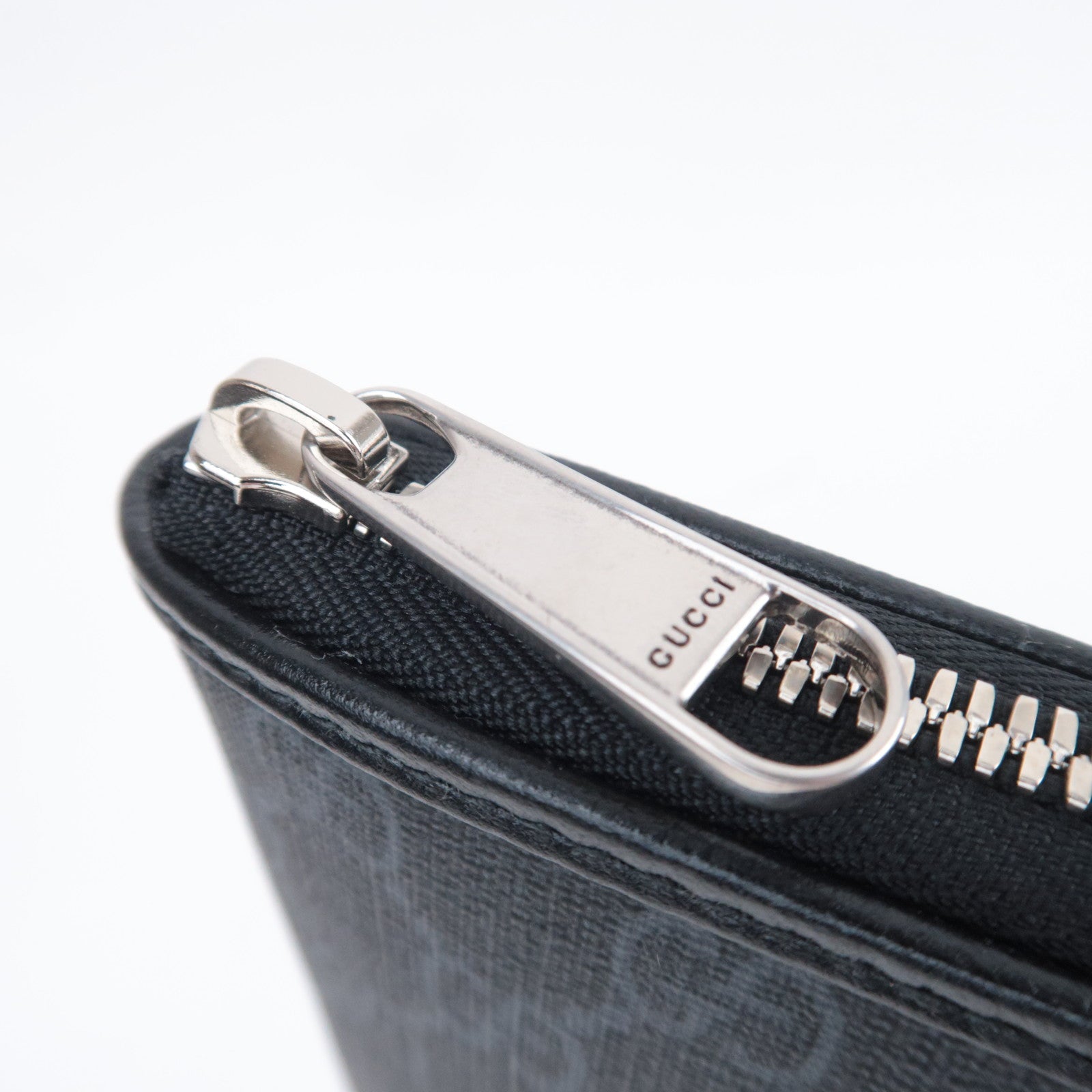 GUCCI GG Supreme Clutch Bag Black 792117
