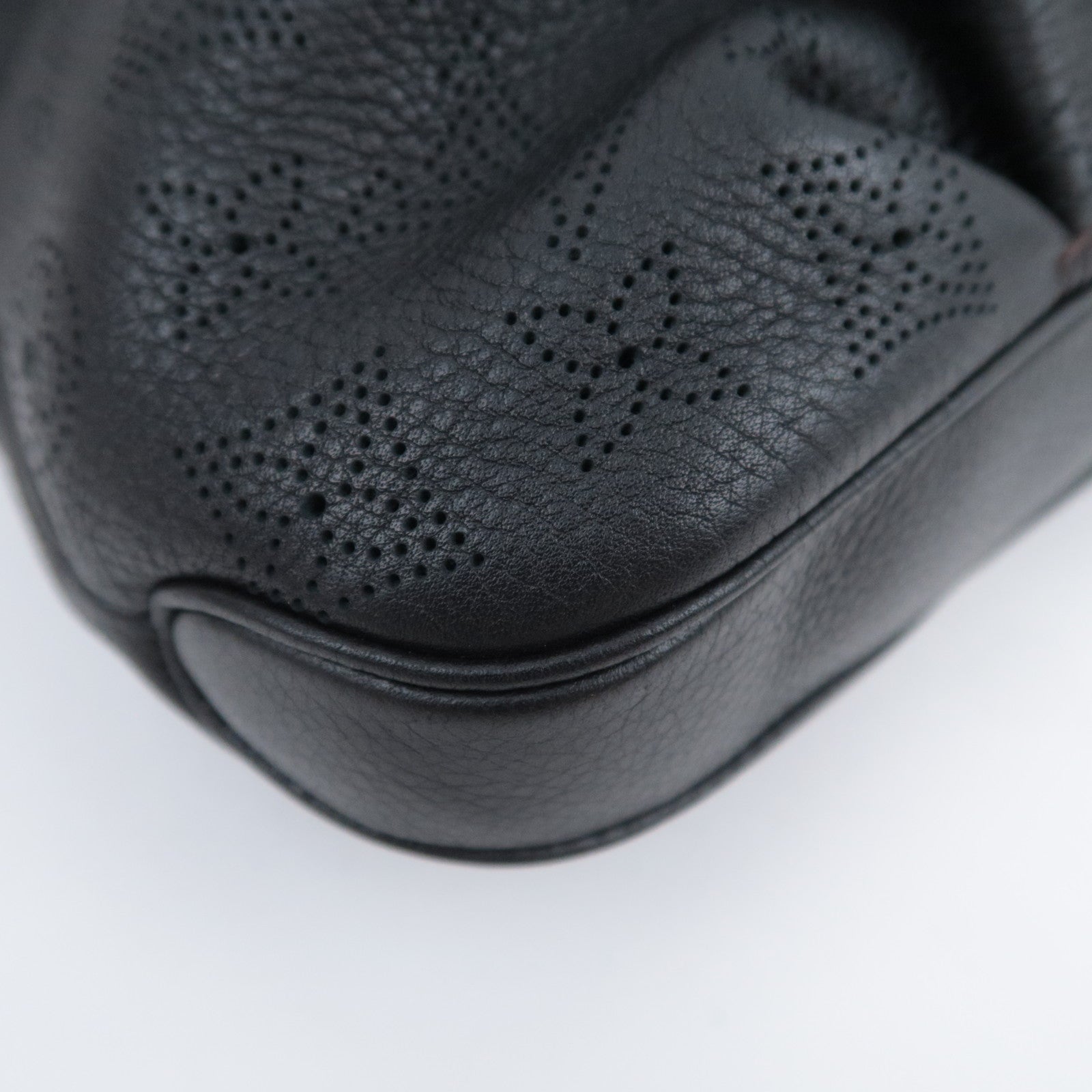 Louis Vuitton Monogram Mahina Selene PM Noir M94314