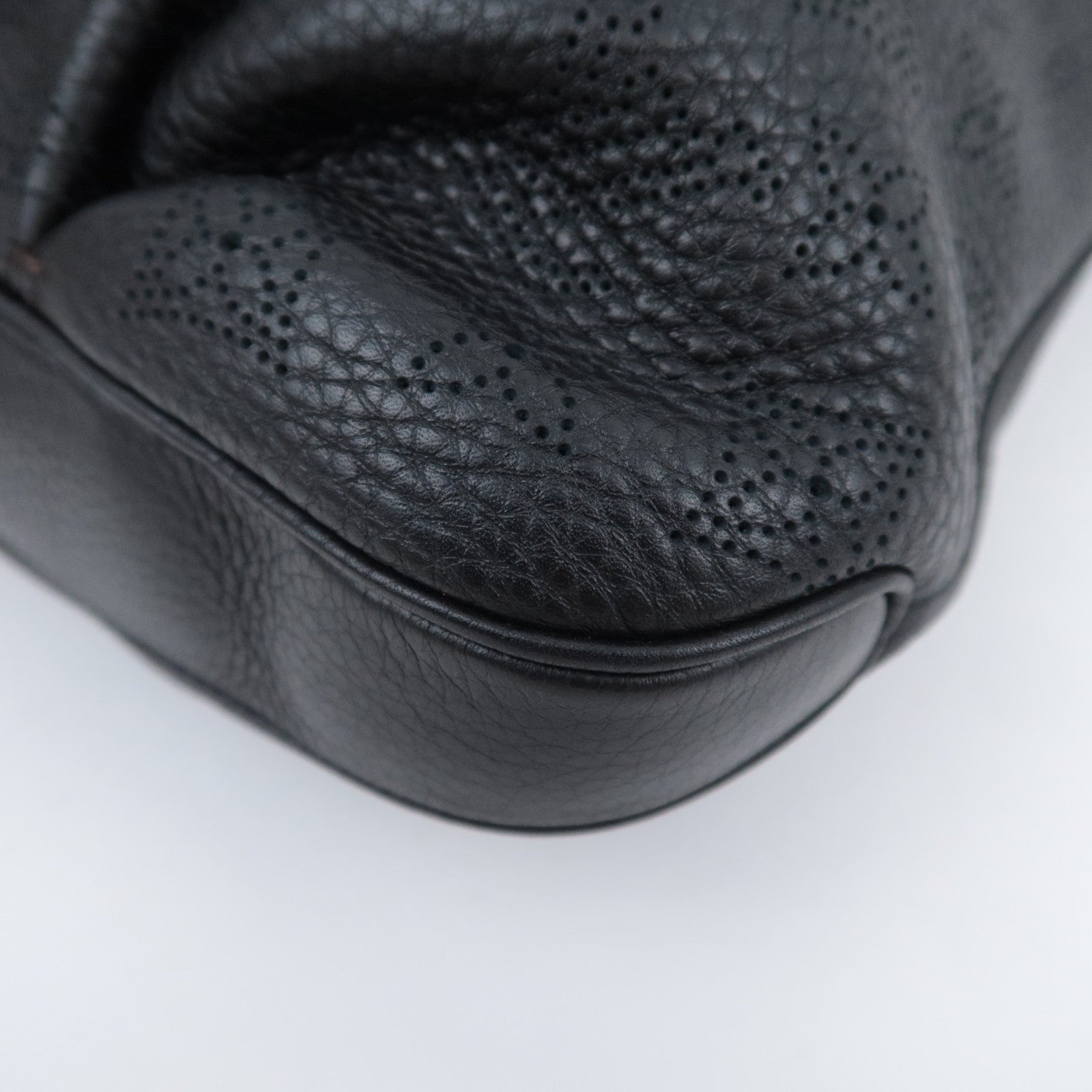Louis Vuitton Monogram Mahina Selene PM Noir M94314