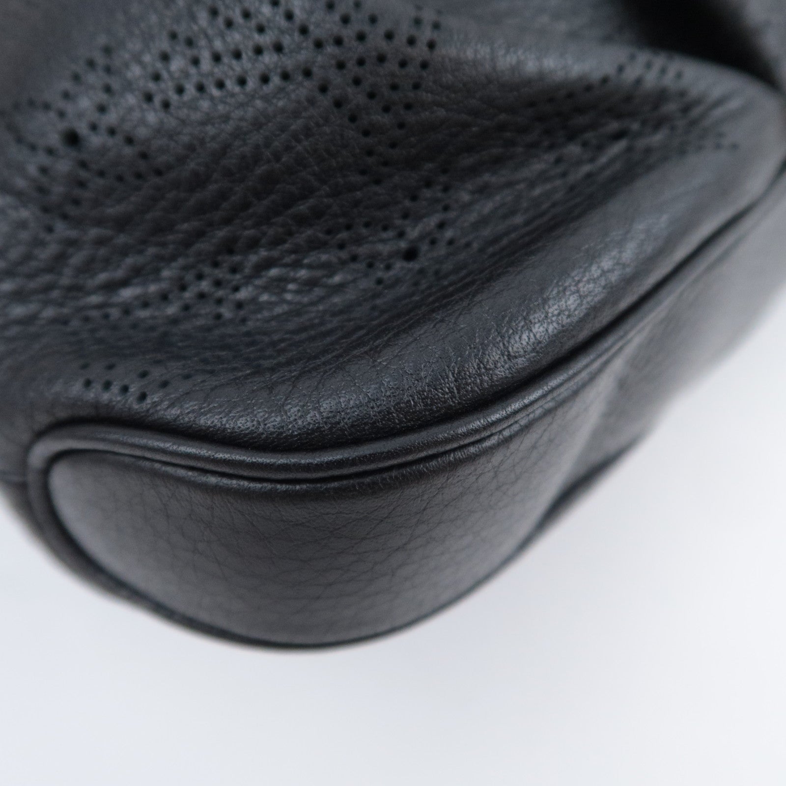 Louis Vuitton Monogram Mahina Selene PM Noir M94314