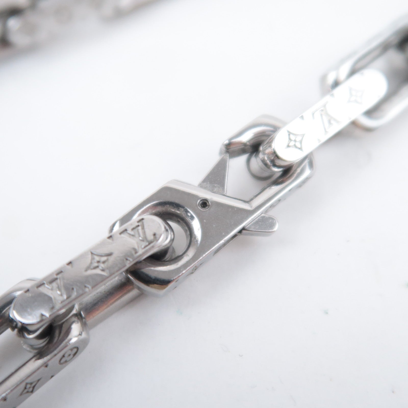 Louis Vuitton Collier Chain Monogram Necklace Silver Color M00307
