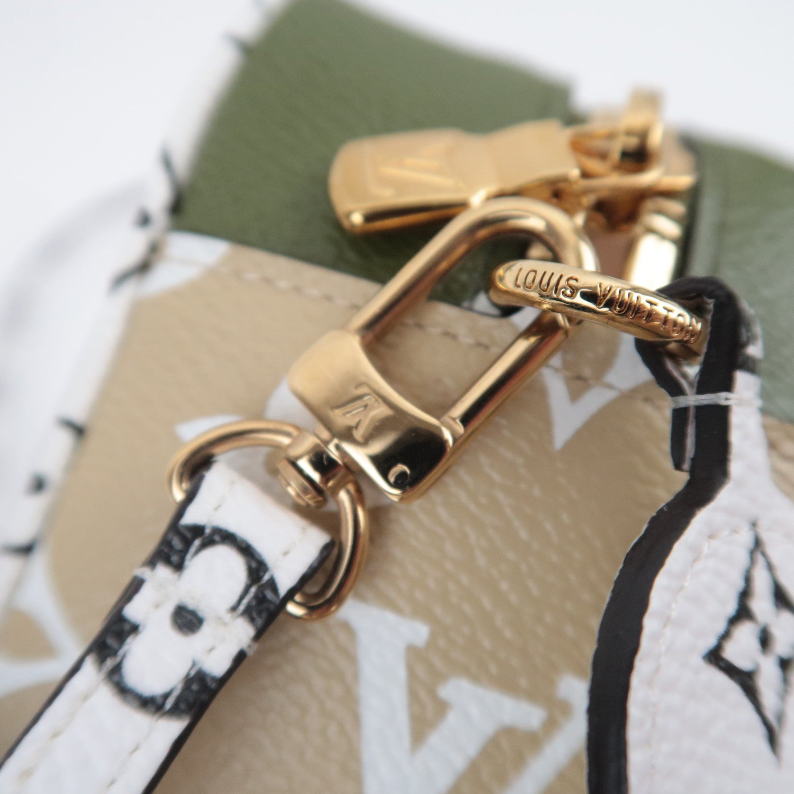 Louis Vuitton Monogram Giant Beach Clear Bag Khaki M67610