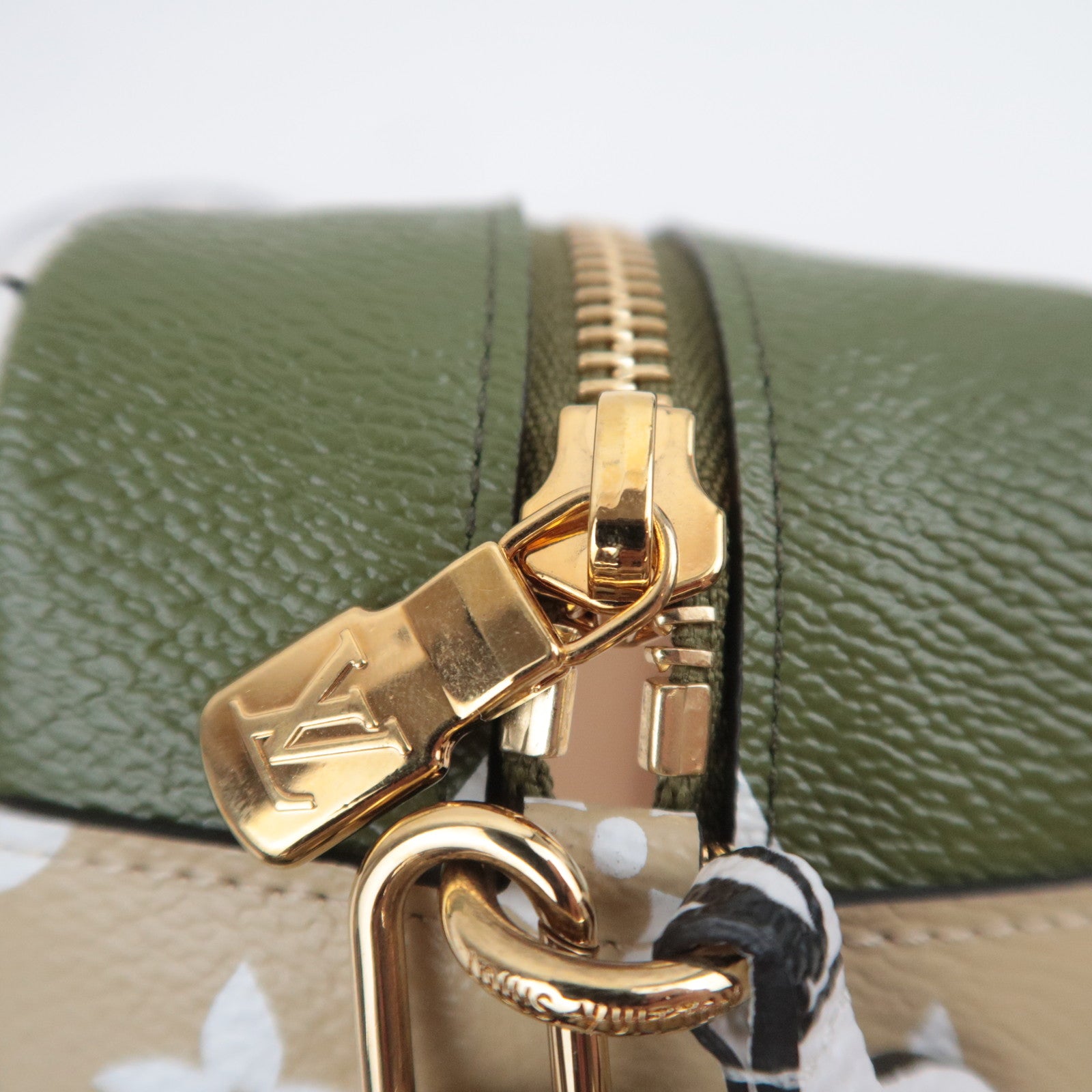 Louis Vuitton Monogram Giant Beach Clear Bag Khaki M67610