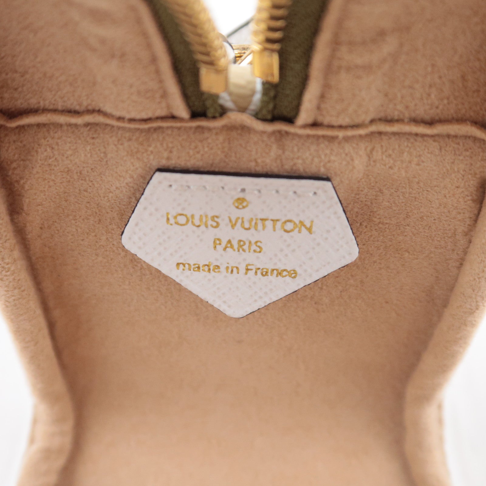 Louis Vuitton Monogram Giant Beach Clear Bag Khaki M67610