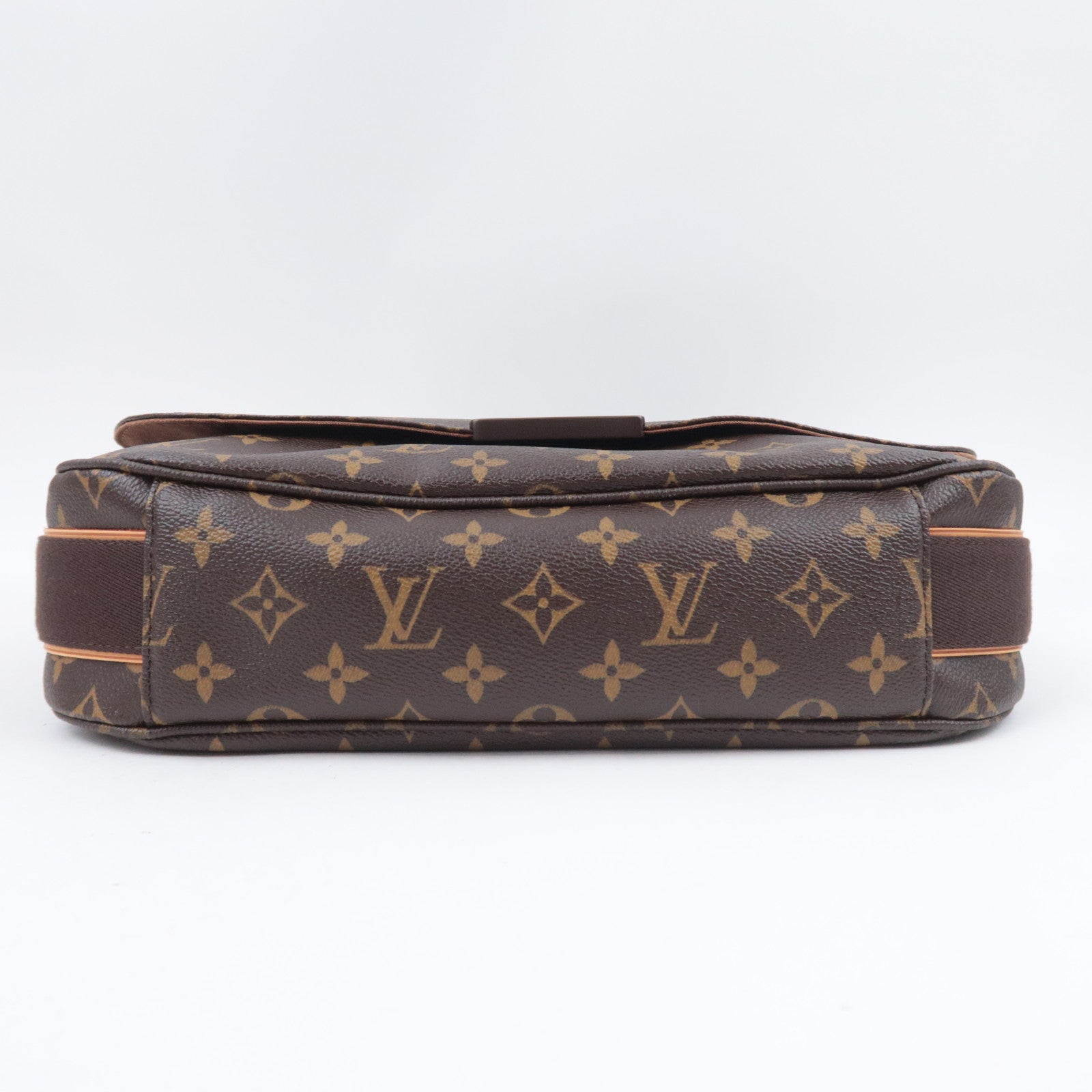 Louis Vuitton Monogram Messenger Beaubourg MM Shoulder Bag M97038
