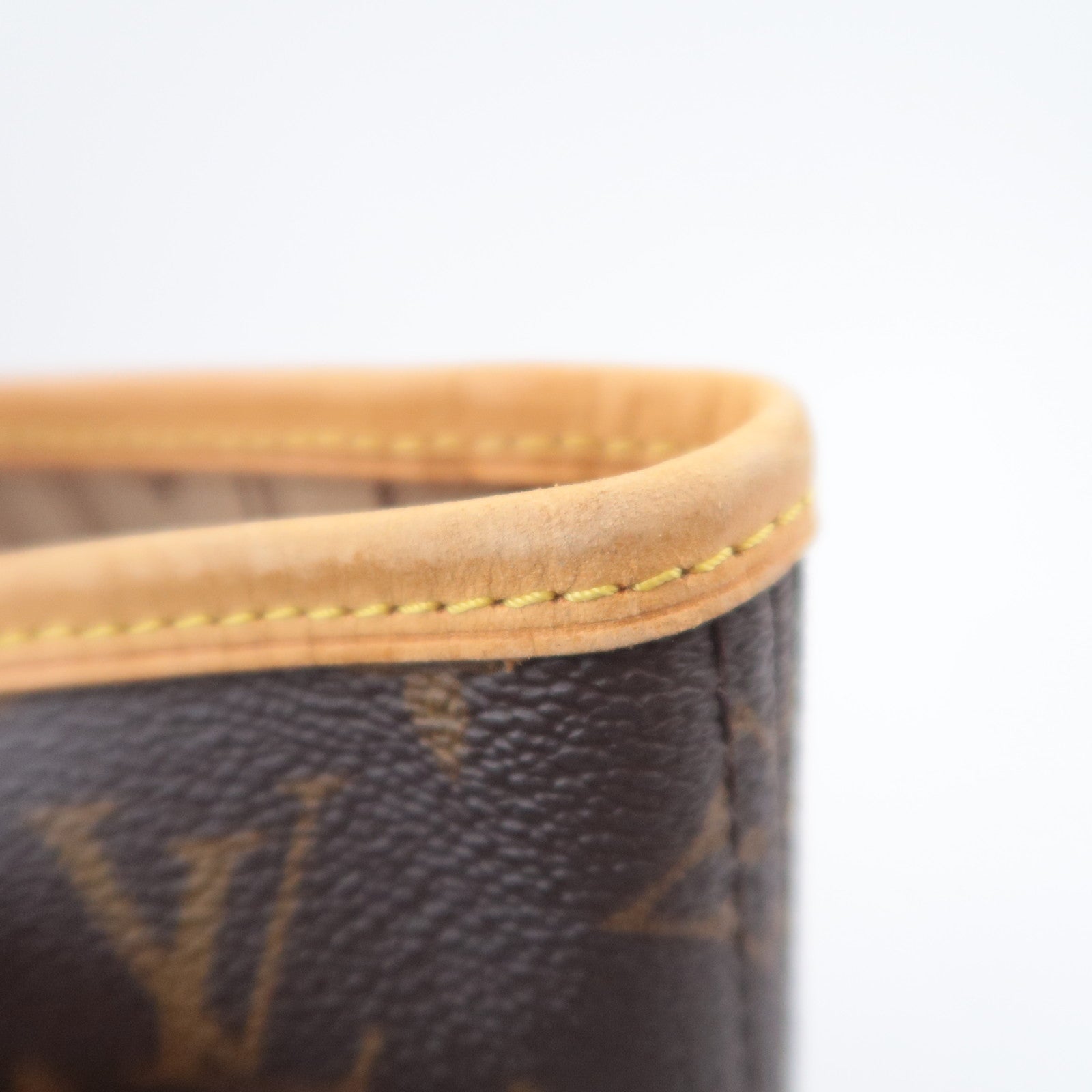 Louis Vuitton Monogram Neverfull MM Tote Bag M40156