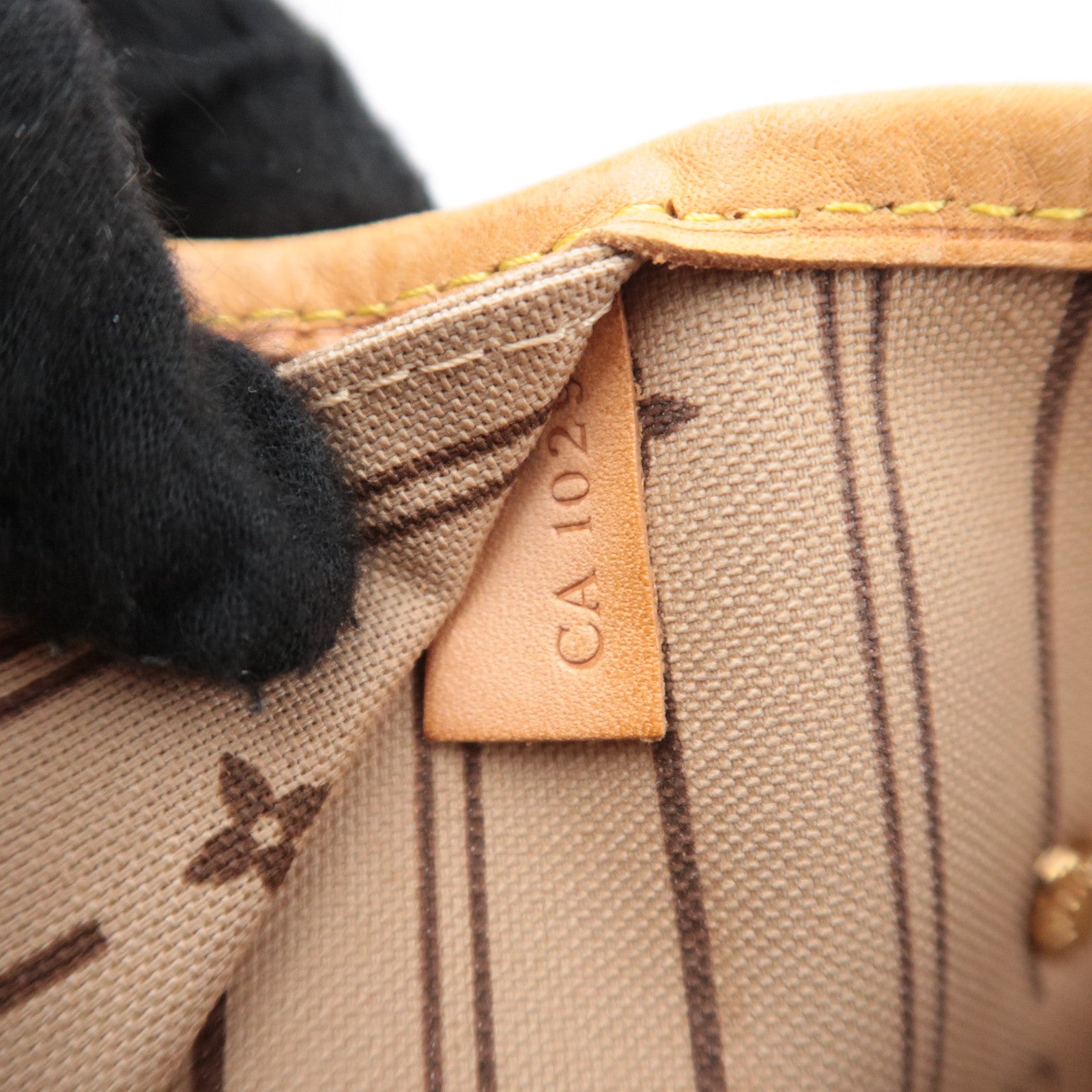 Louis Vuitton Monogram Neverfull MM Tote Bag M40156