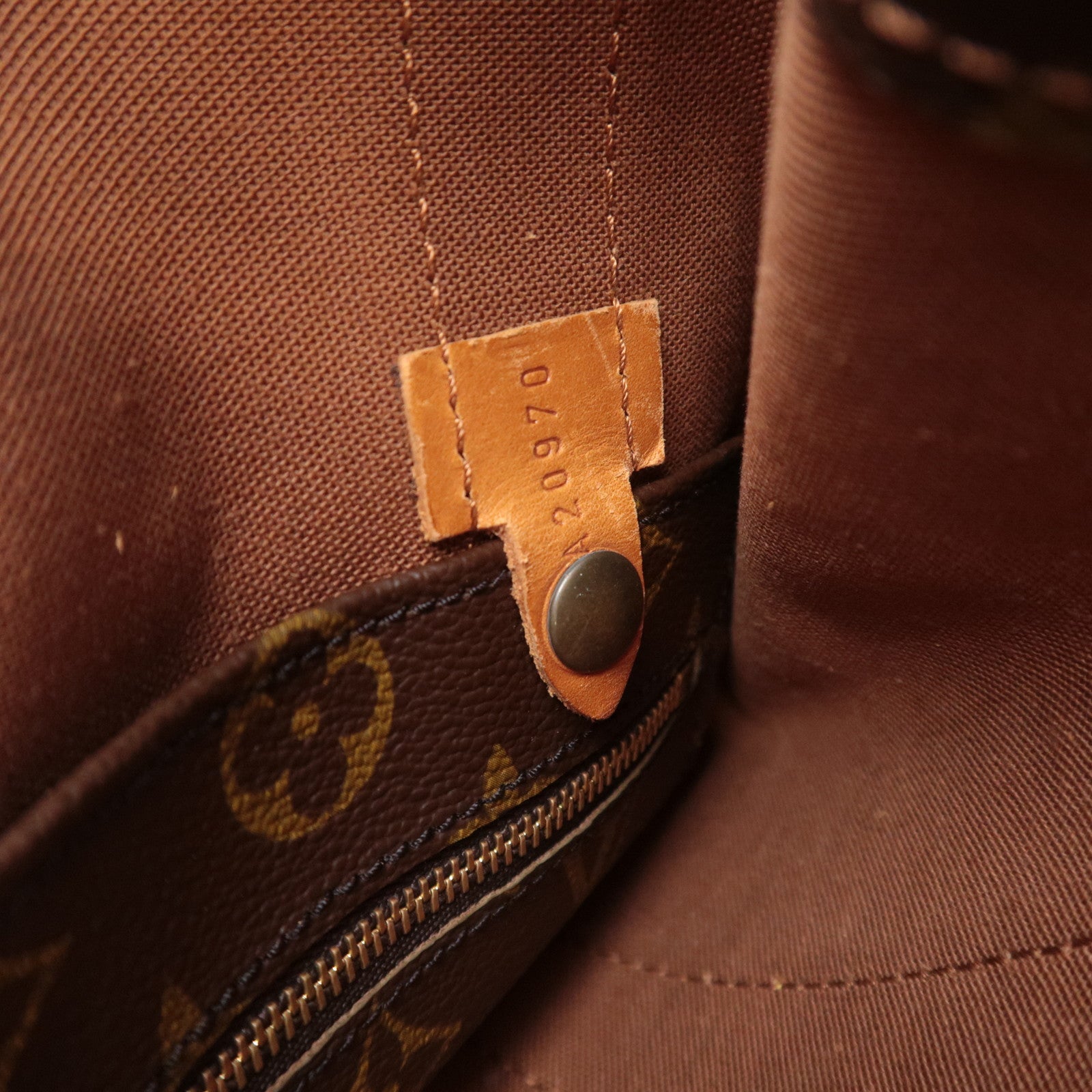 Louis Vuitton Monogram Randonnee GM Shoulder Bag M42244