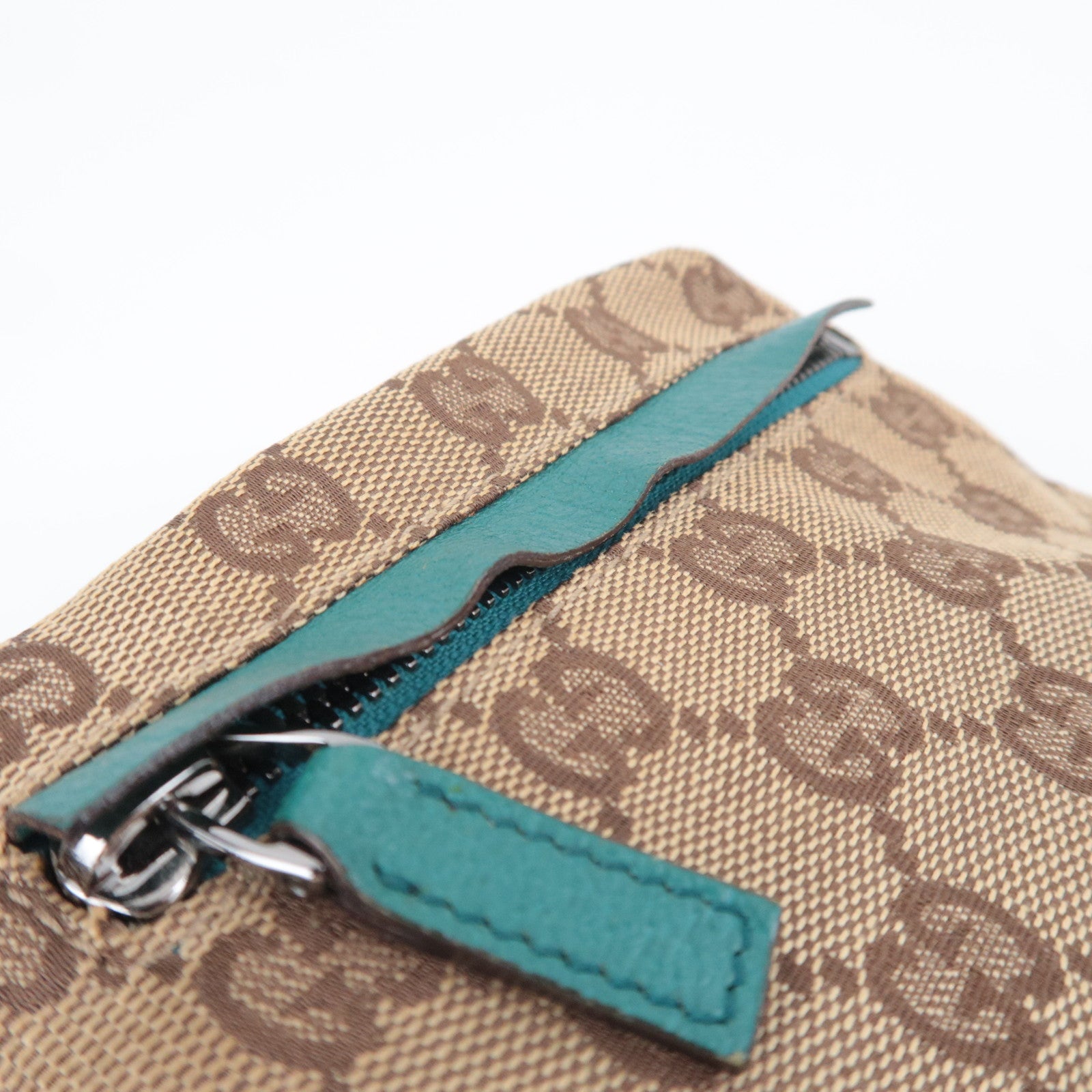 GUCCI GG Canvas Body Bag 28566