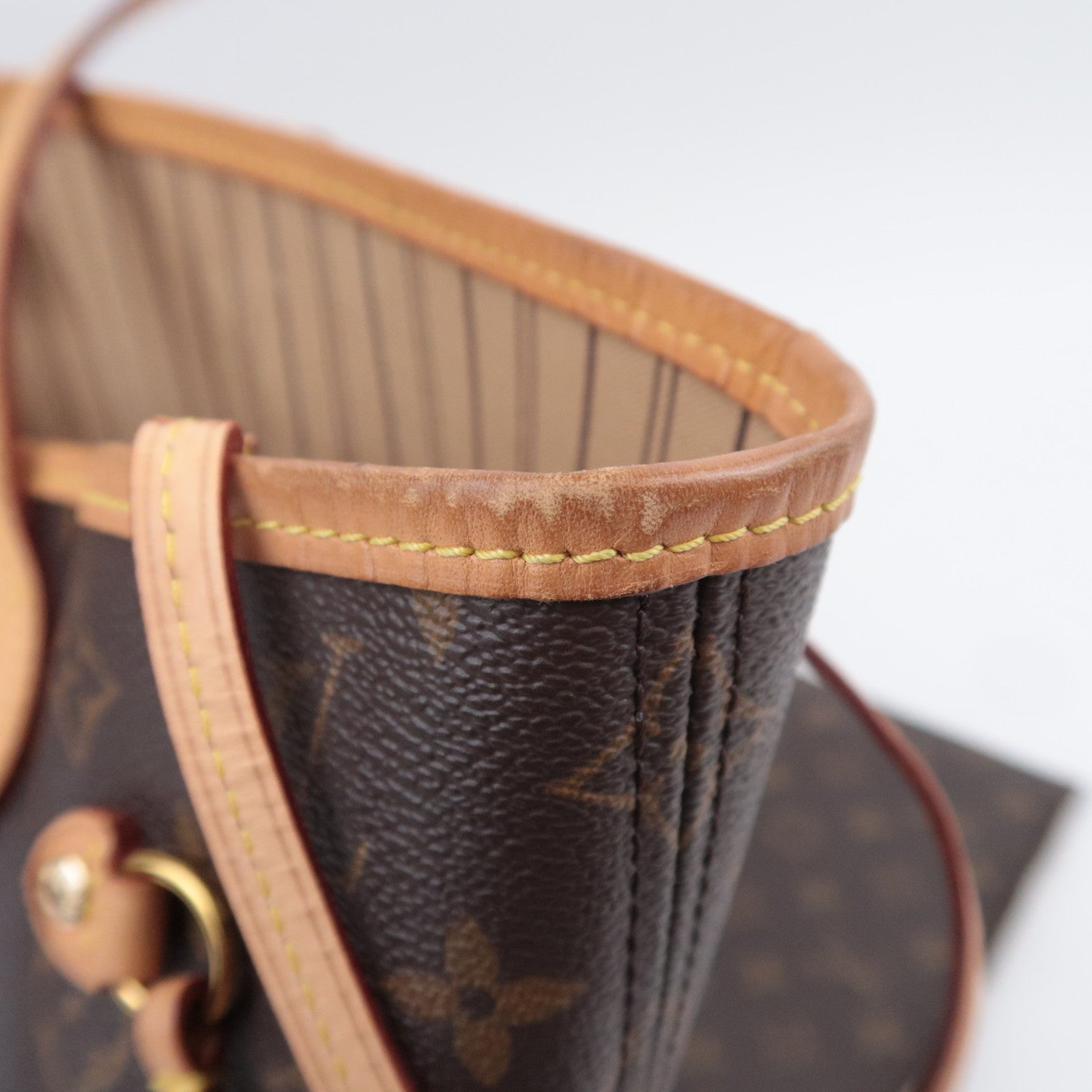 Louis Vuitton Monogram Neverfull MM Tote Bag M40156