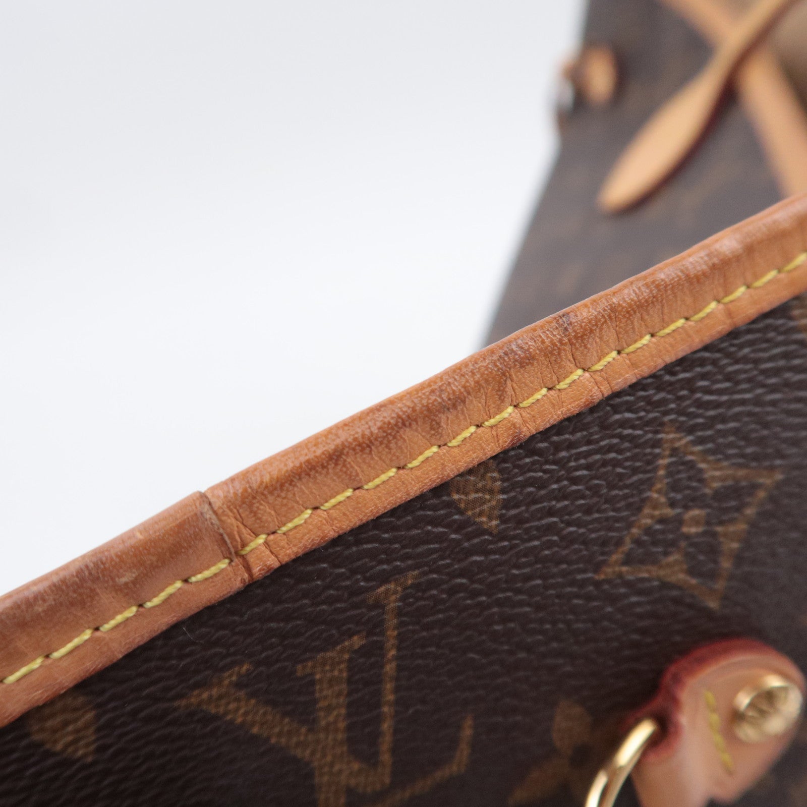 Louis Vuitton Monogram Neverfull MM Tote Bag M40156