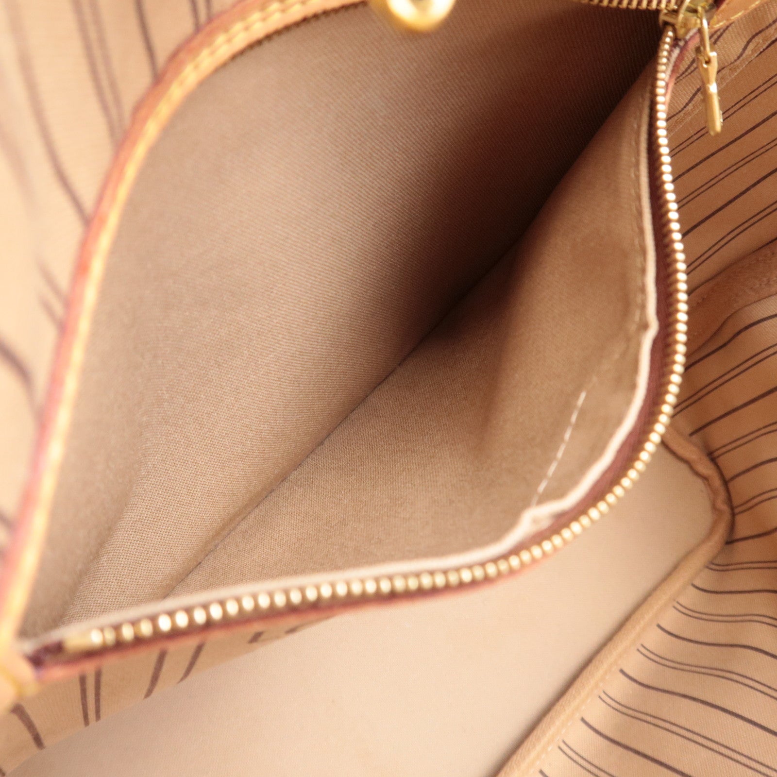 Louis Vuitton Monogram Neverfull MM Tote Bag M40156