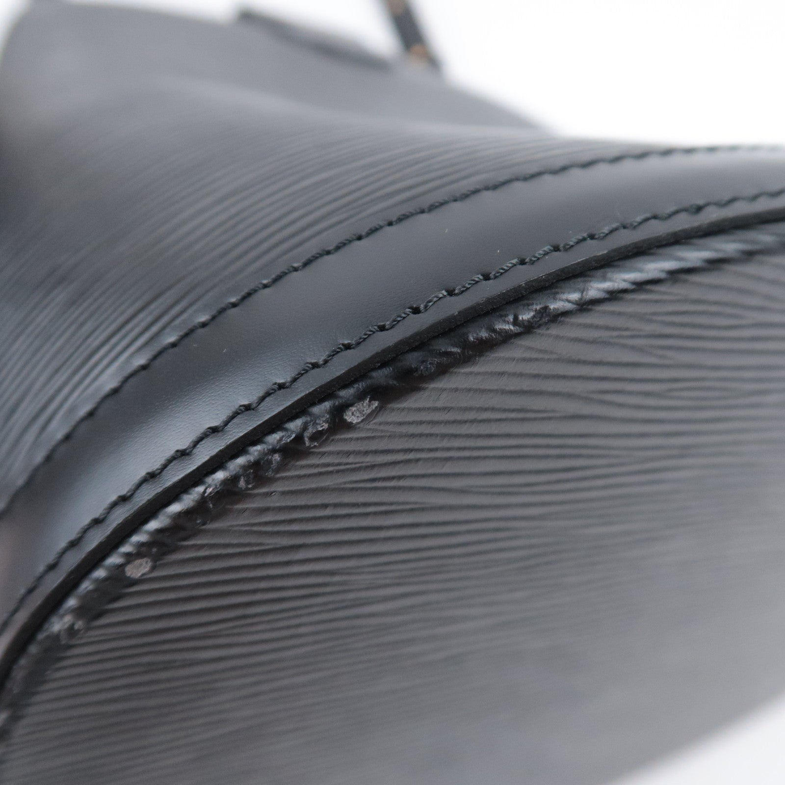 Louis Vuitton Epi Cluny Shoulder Bag Noir M52252