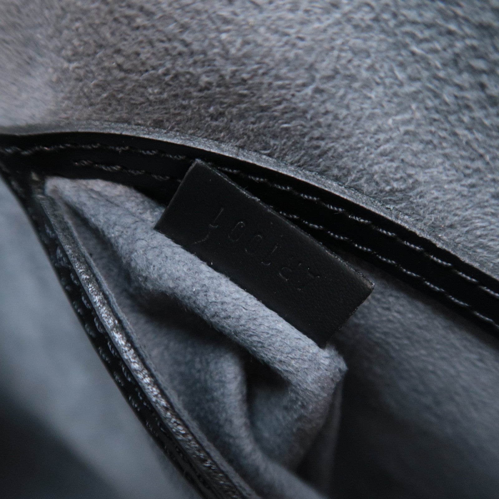 Louis Vuitton Epi Alma Handbag Noir M52142