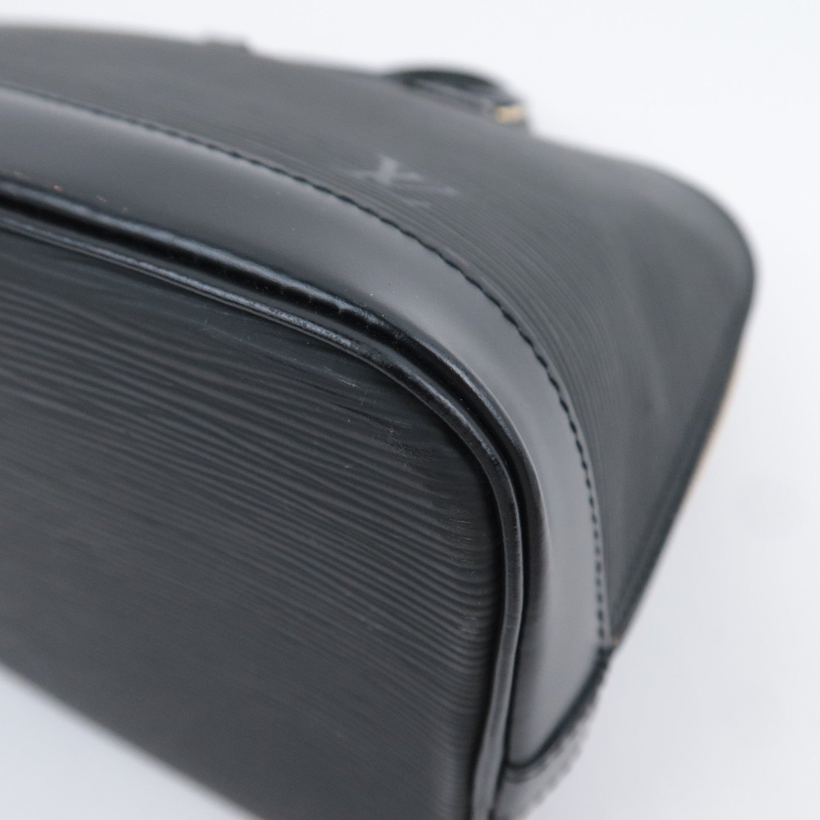 Louis Vuitton Epi Alma Handbag Noir M52142