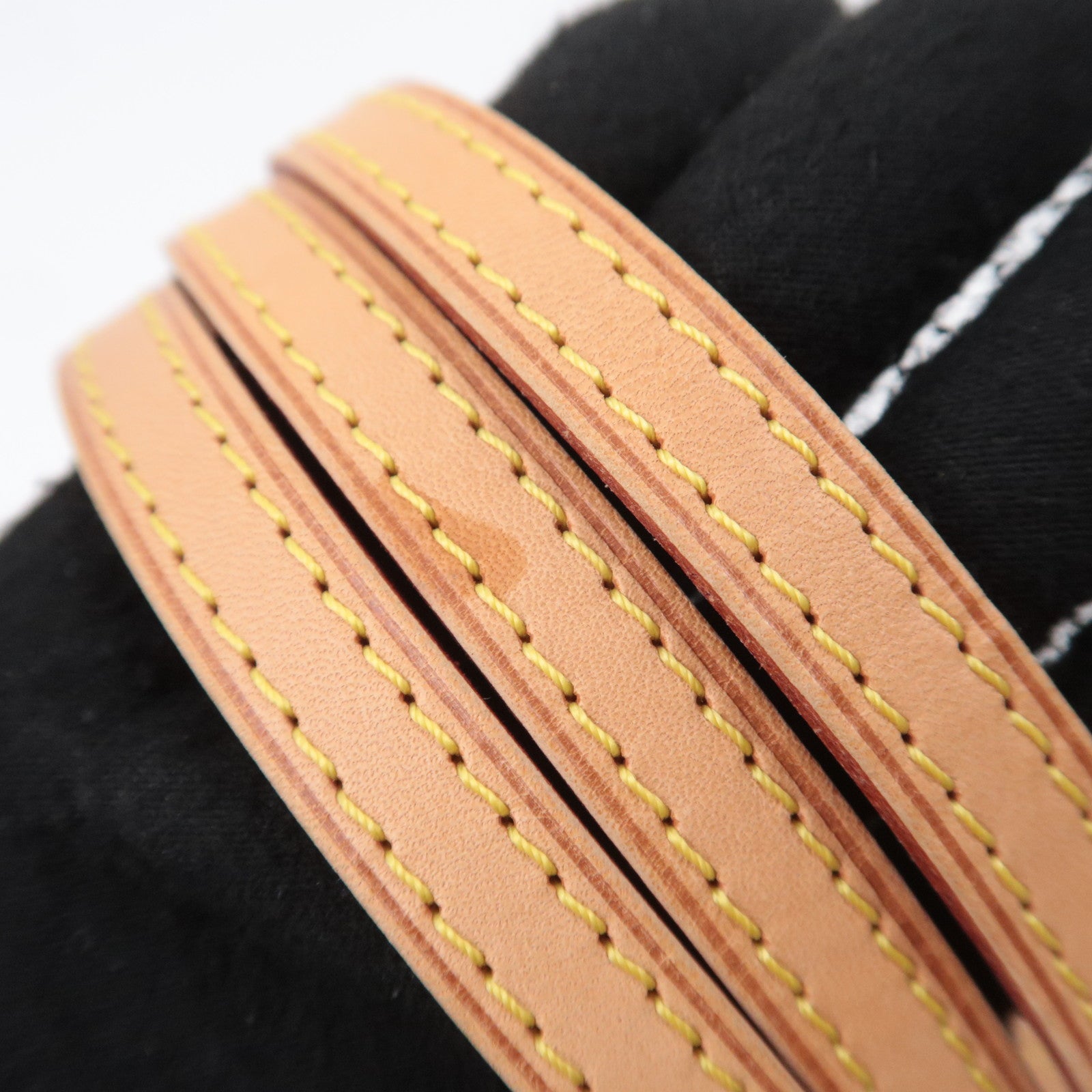 Louis Vuitton Leather Shoulder Strap Length 120cm Width 1.2cm J00145