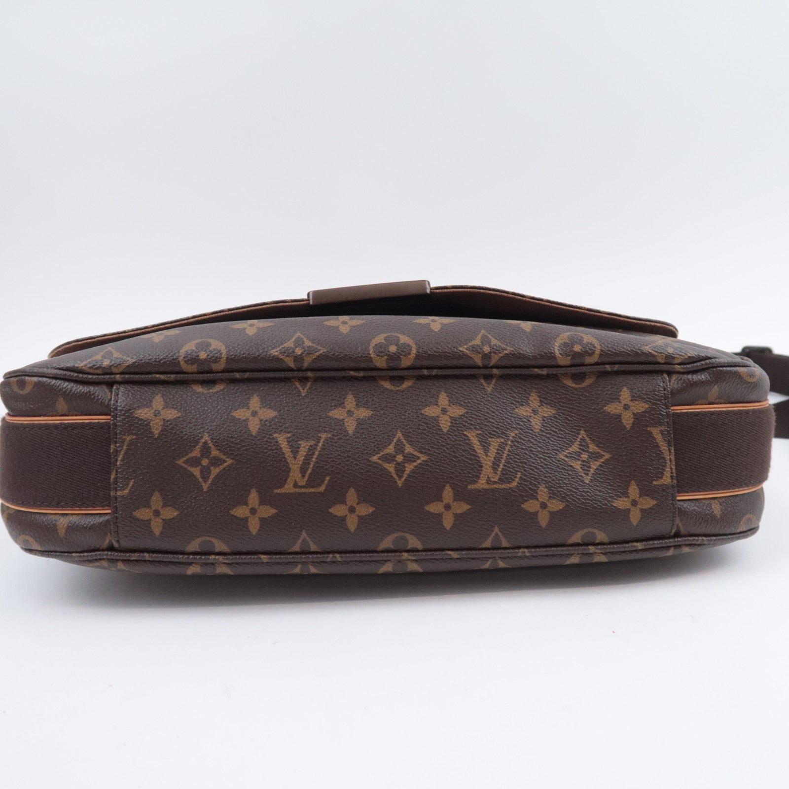 Louis Vuitton Monogram Messenger Beaubourg MM M97038