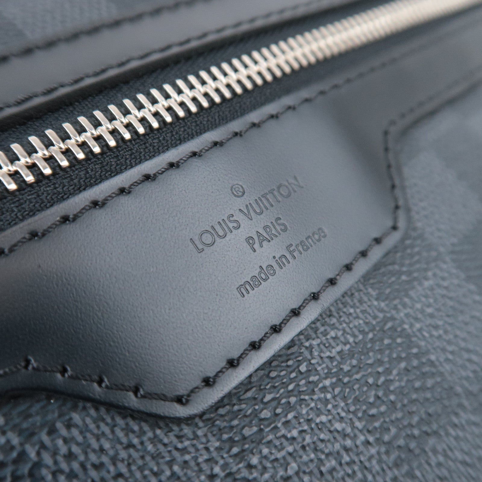 Louis Vuitton Damier Graphite Mick GM Messenger Shoulder Bag N41105