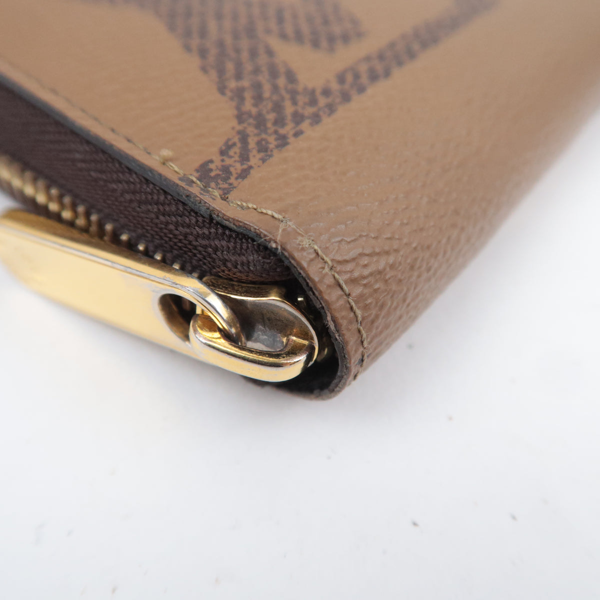 Louis Vuitton Giant Monogram Reverse Zippy Wallet M69353