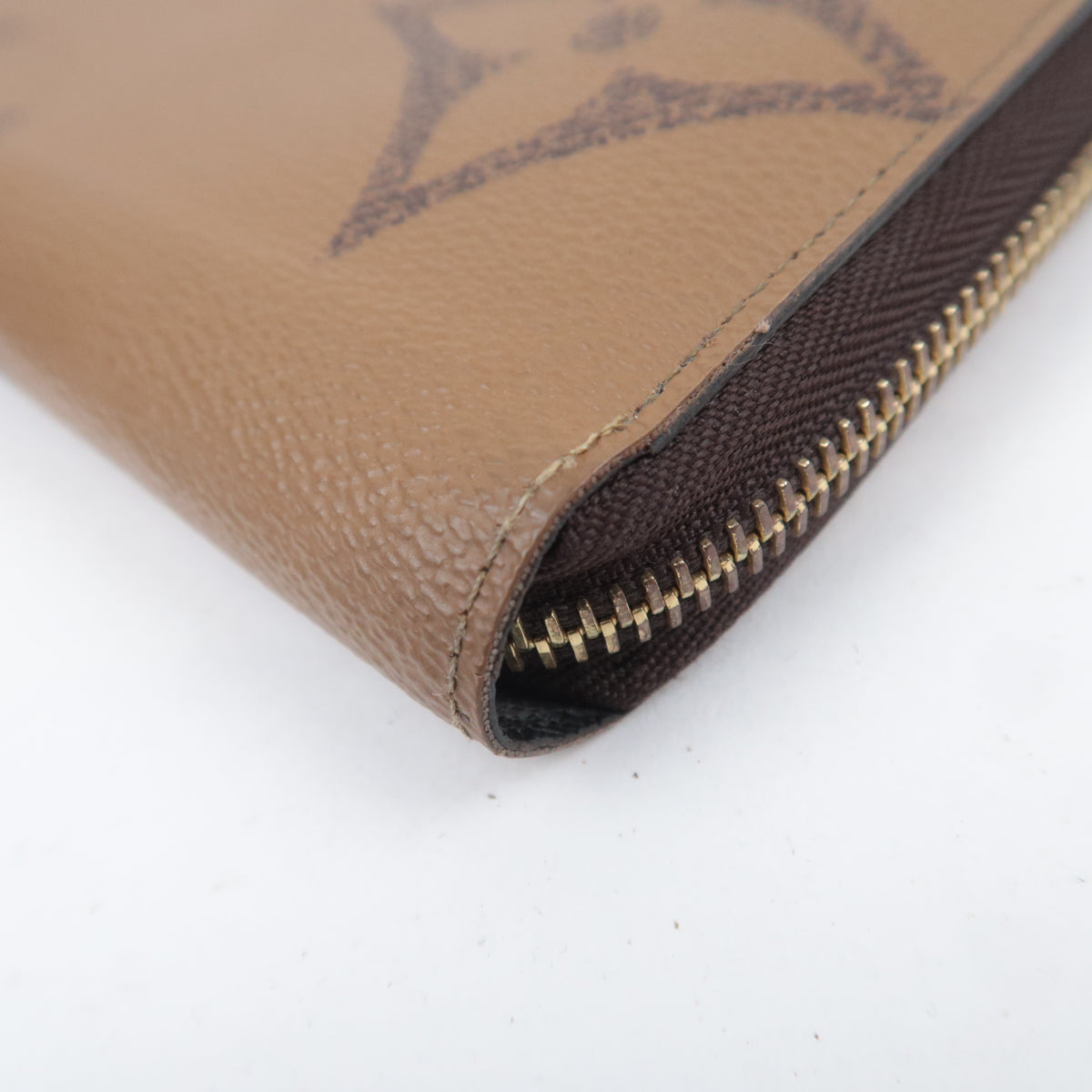 Louis Vuitton Giant Monogram Reverse Zippy Wallet M69353