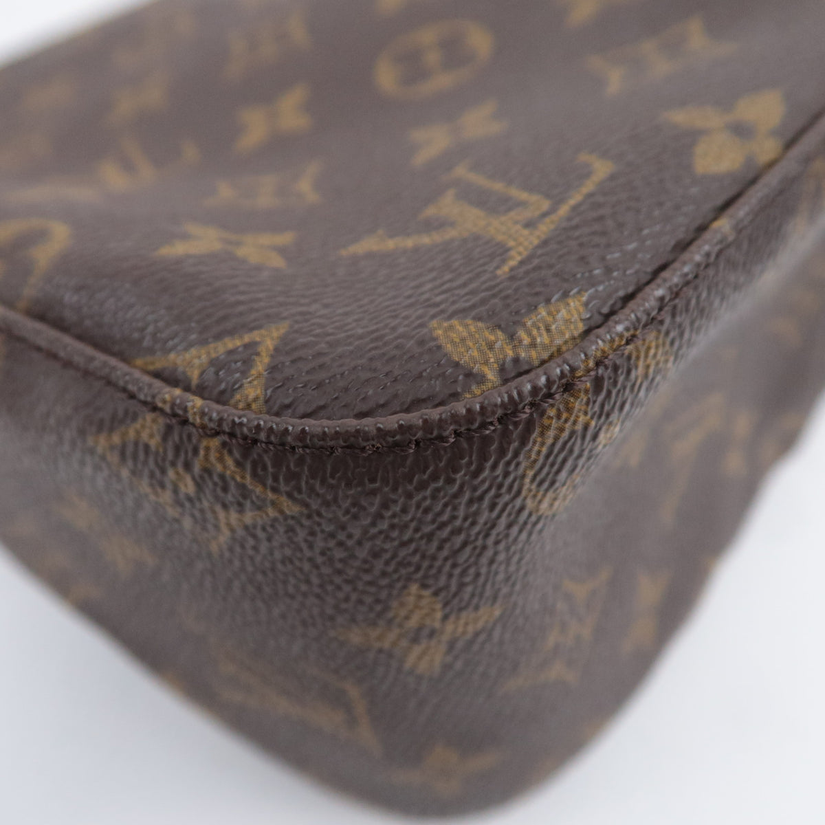 Louis Vuitton Monogram Looping MM Bag M51146