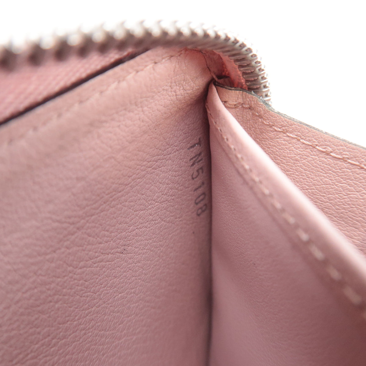 Louis Vuitton Monogram Mahina Zippy Wallet M61868