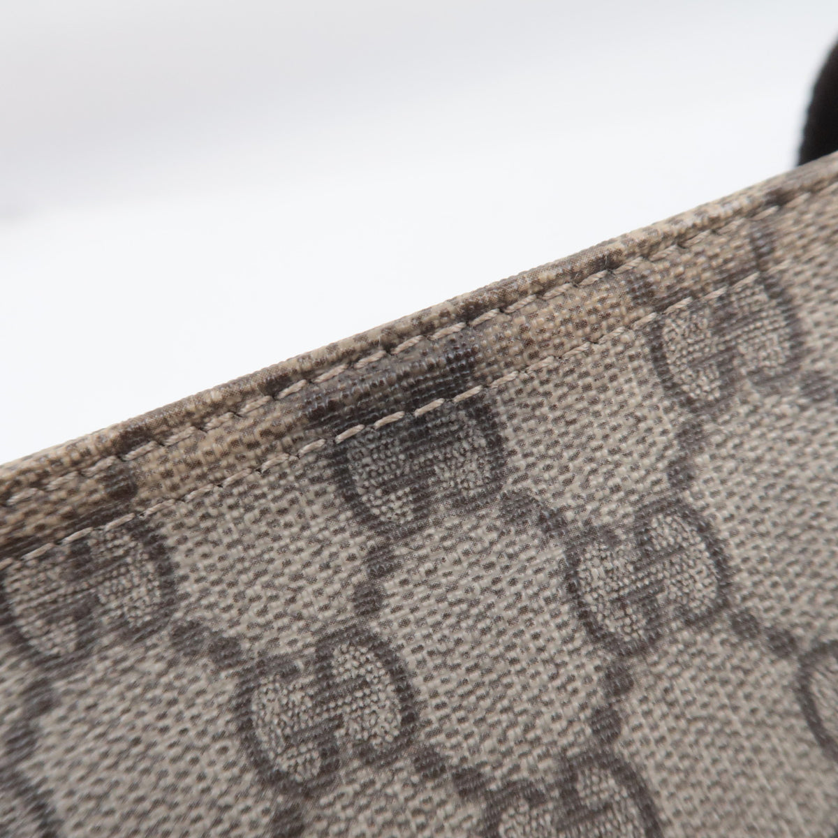 GUCCI GG Supreme Flat Shoulder Bag 201538