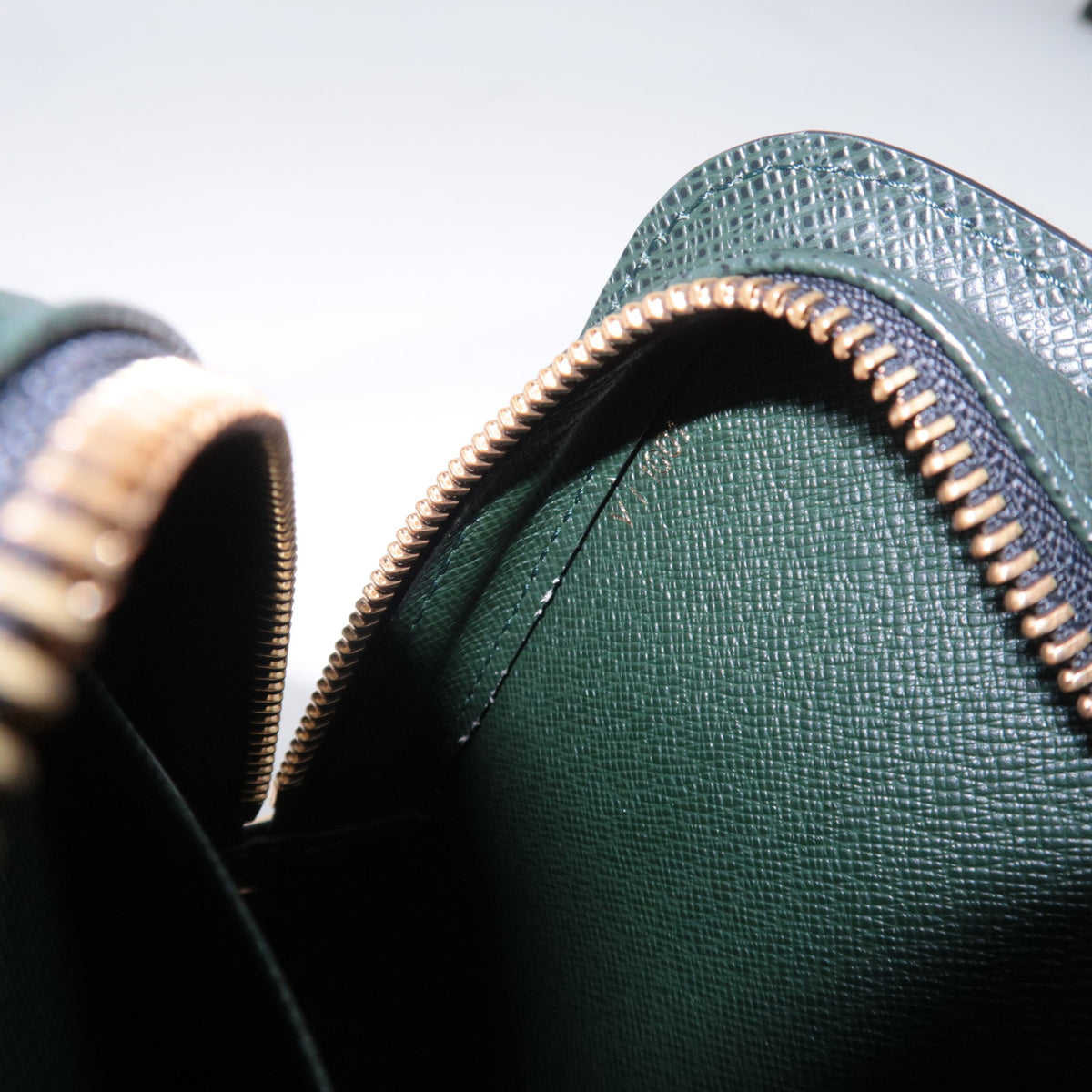 Louis Vuitton Taiga Baikal Clutch bag M30184