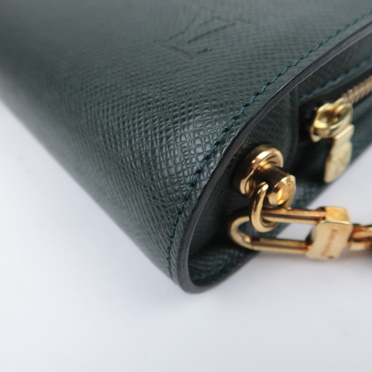 Louis Vuitton Taiga Baikal Clutch bag M30184