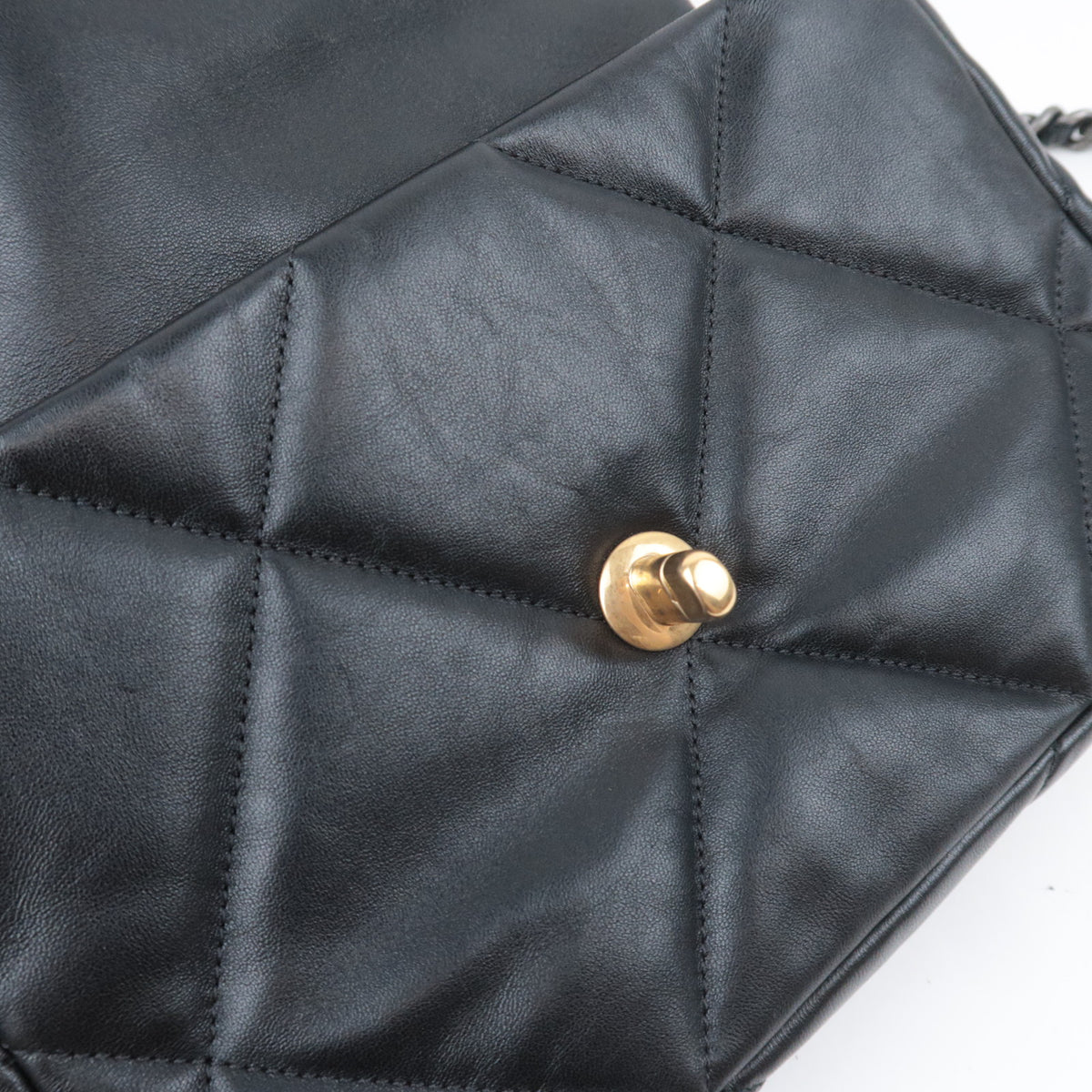 CHANEL 19 Dixneuf Lambskin 2Way Chain Shoulder Bag