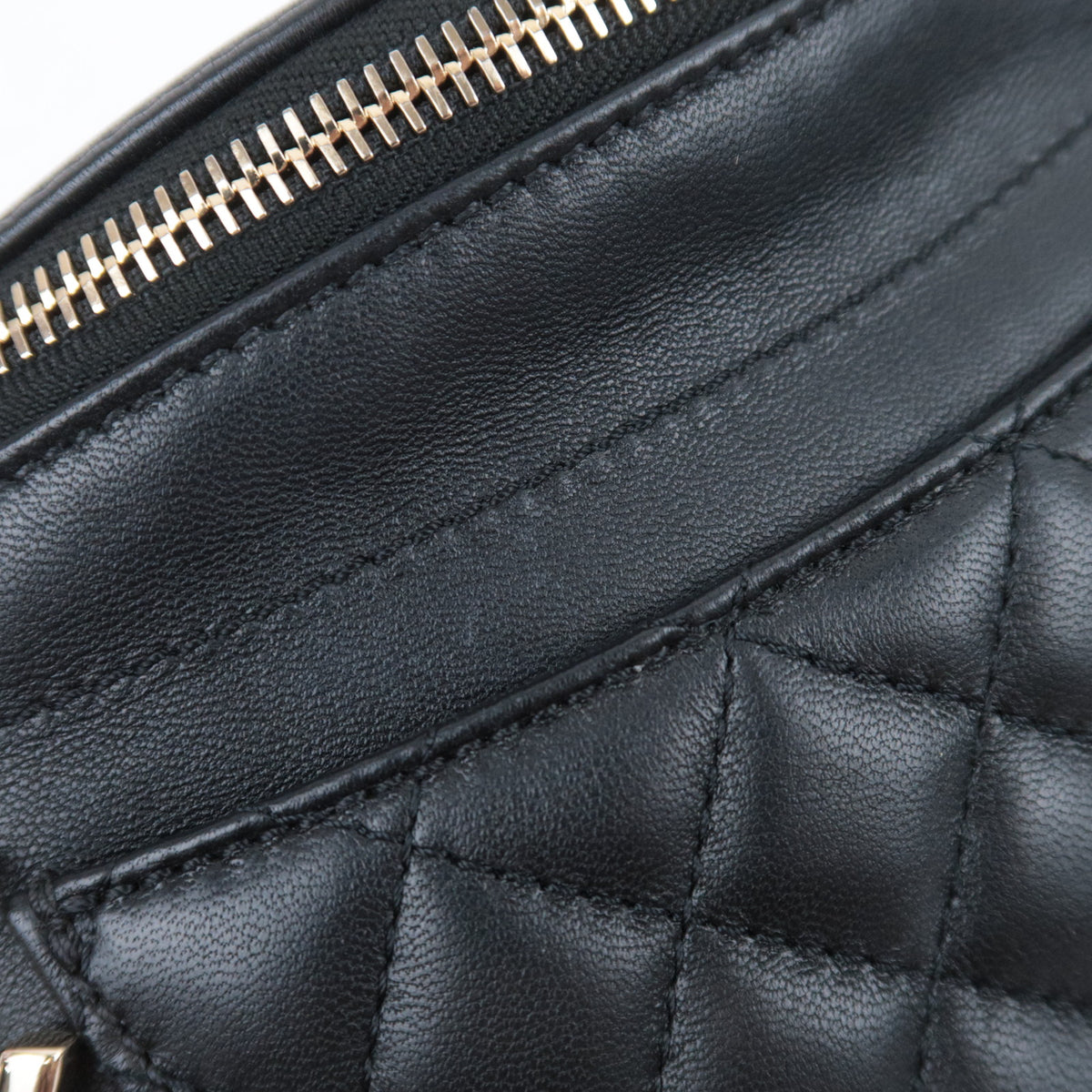 CHANEL Matelasse Chain Body Bag Lambskin