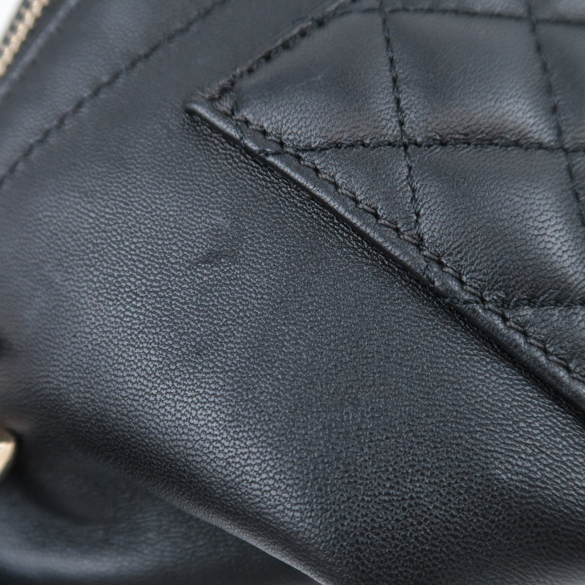 CHANEL Matelasse Chain Body Bag Lambskin