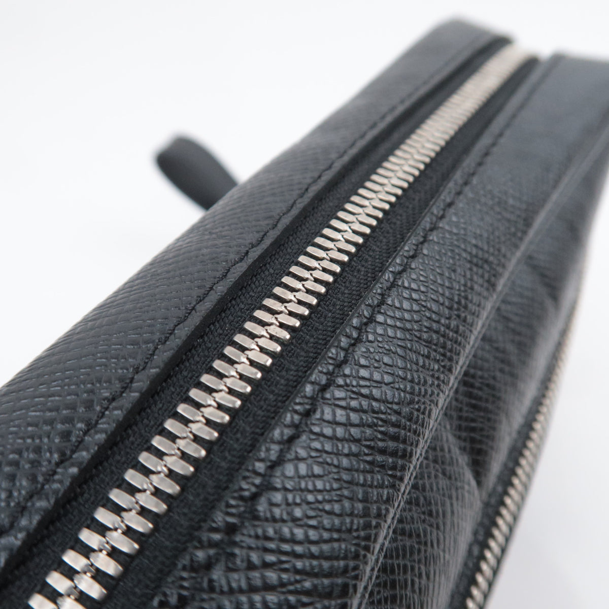 Louis Vuitton Taiga Pochette Kasai Clutch Bag M33409