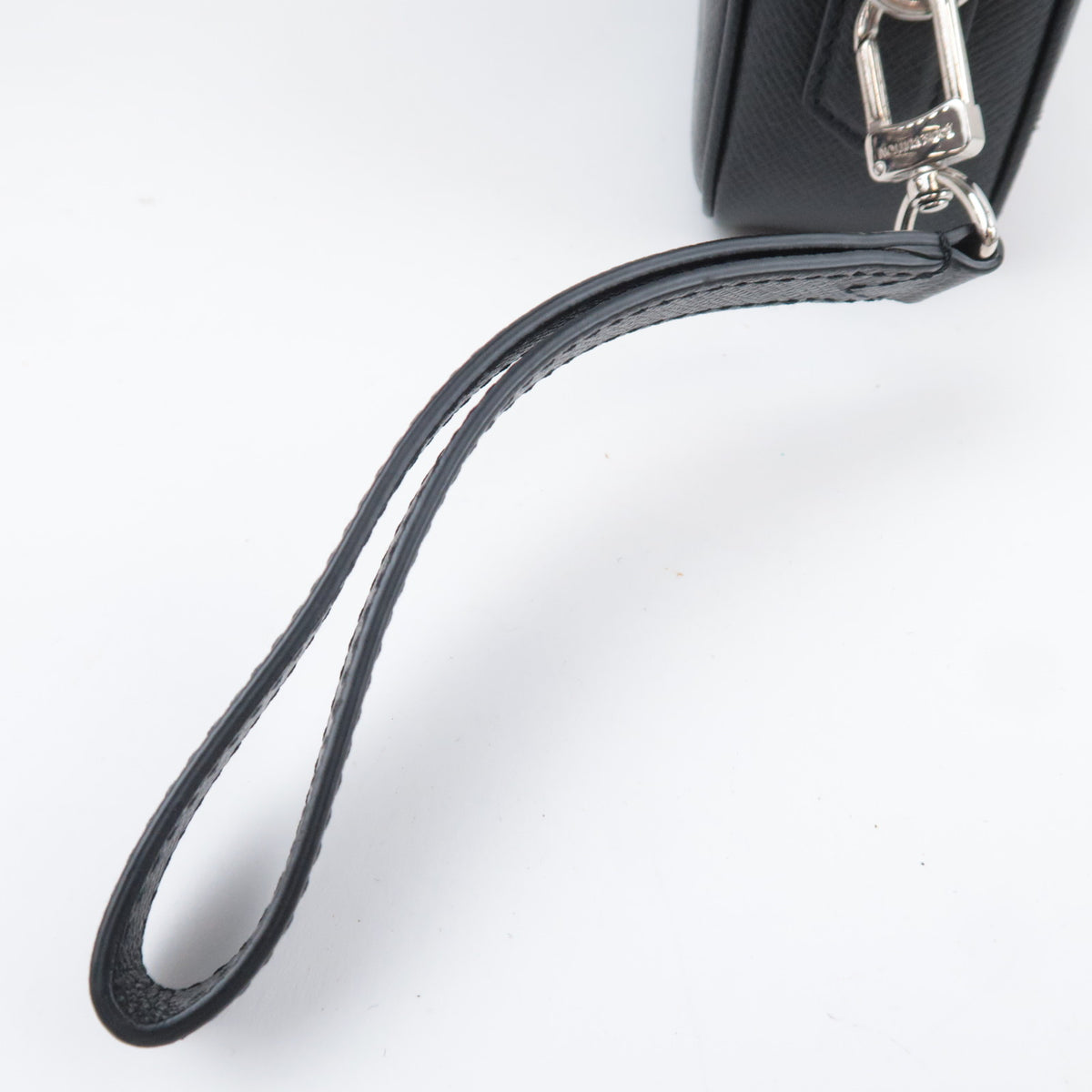 Louis Vuitton Taiga Pochette Kasai Clutch Bag M33409