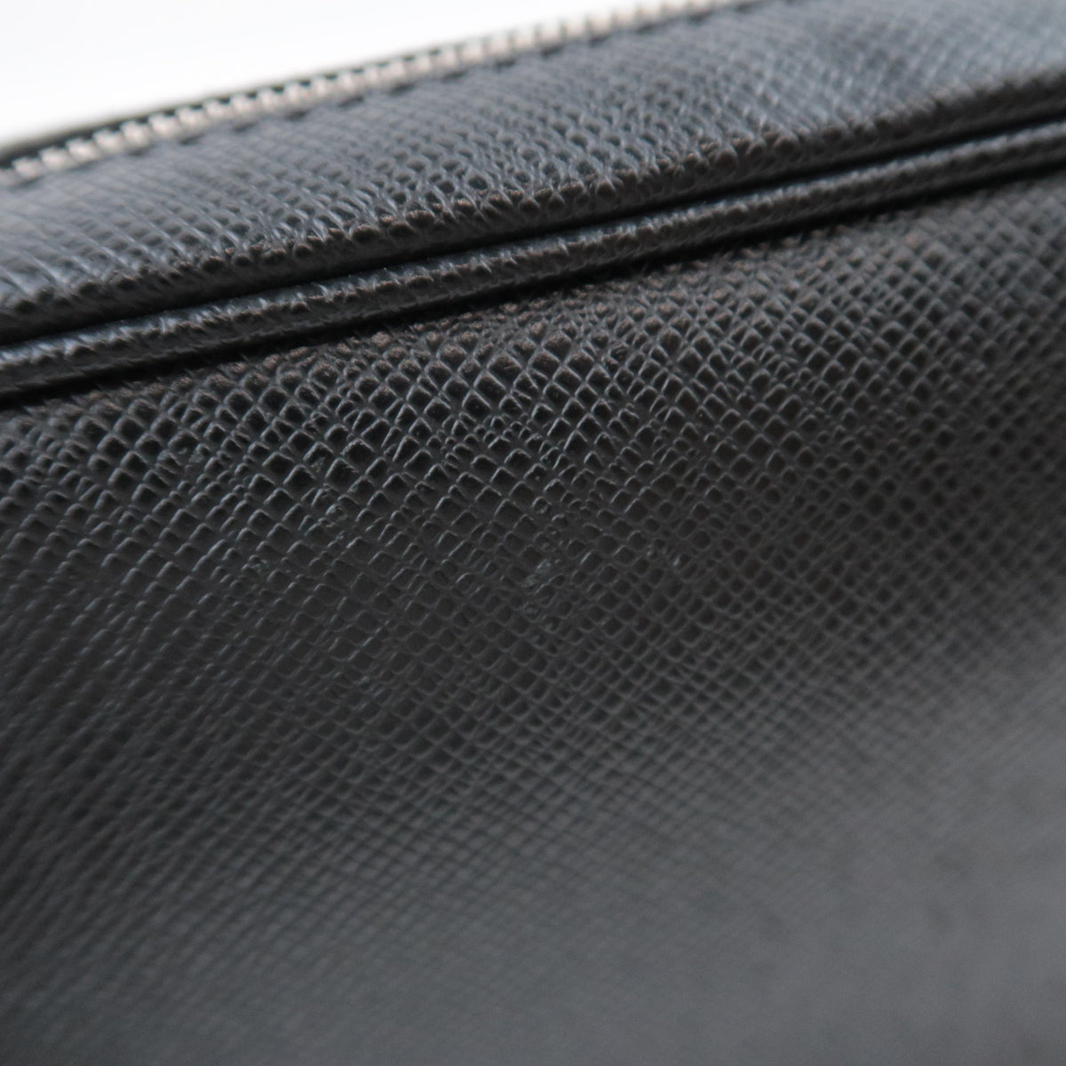 Louis Vuitton Taiga Pochette Kasai Clutch Bag M33409