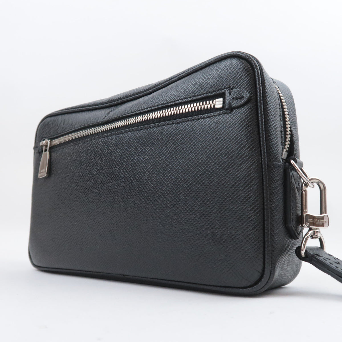 Louis Vuitton Taiga Pochette Kasai Clutch Bag M33409