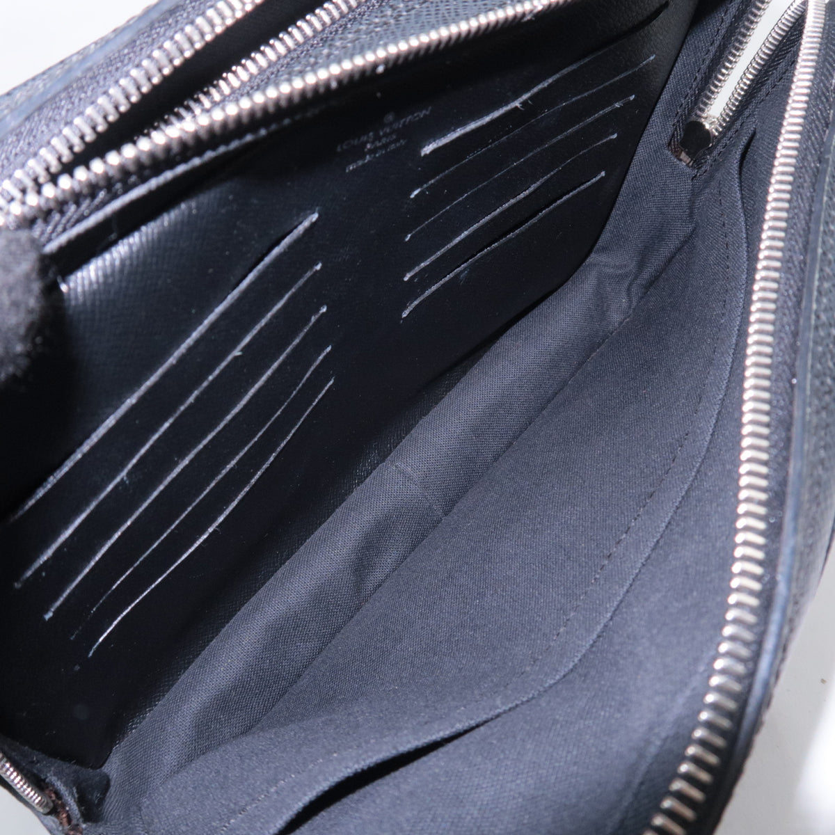 Louis Vuitton Taiga Pavel Clutch Bag M31142