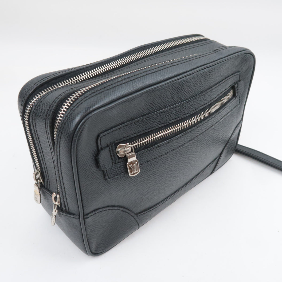 Louis Vuitton Taiga Pavel Clutch Bag M31142