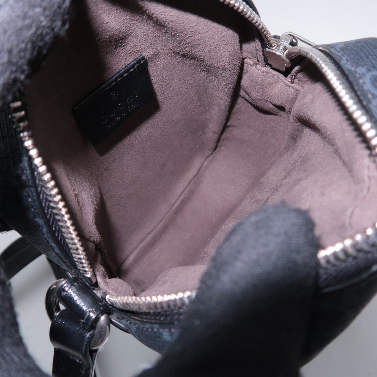 GUCCI Interlocking G GG Supreme Small Shoulder Bag 672952