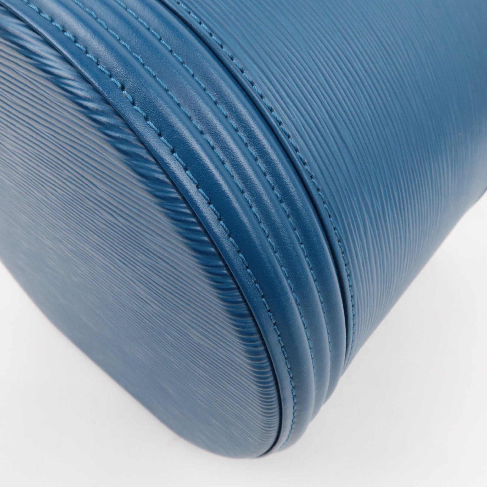 Louis Vuitton Epi Cannes M48035 / Serial unknown *Lock, key are missing