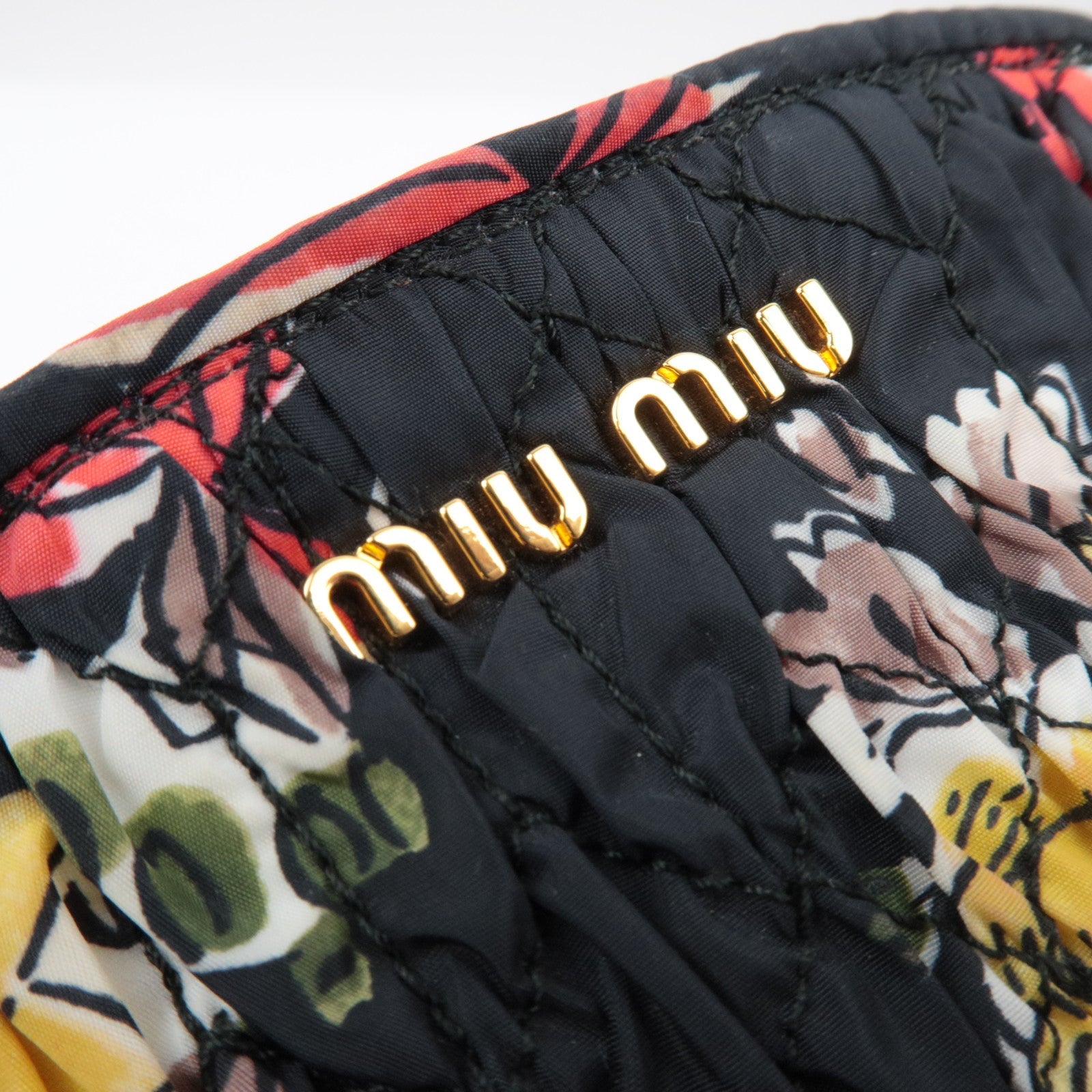 MIU MIU Nylon Bloemenprint Cosmetische Tas Zwart 