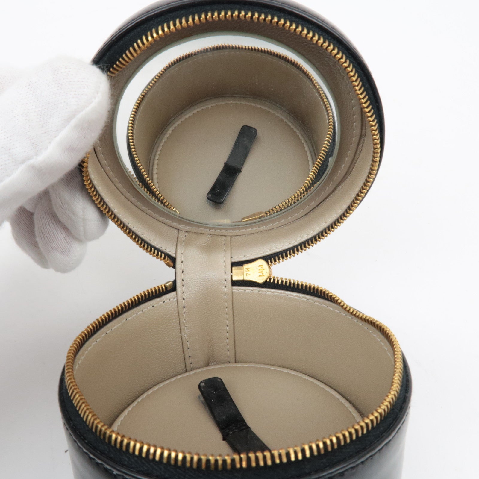 LOEWE Patent Circle Pouch met spiegel aan de binnenkant, zwart 