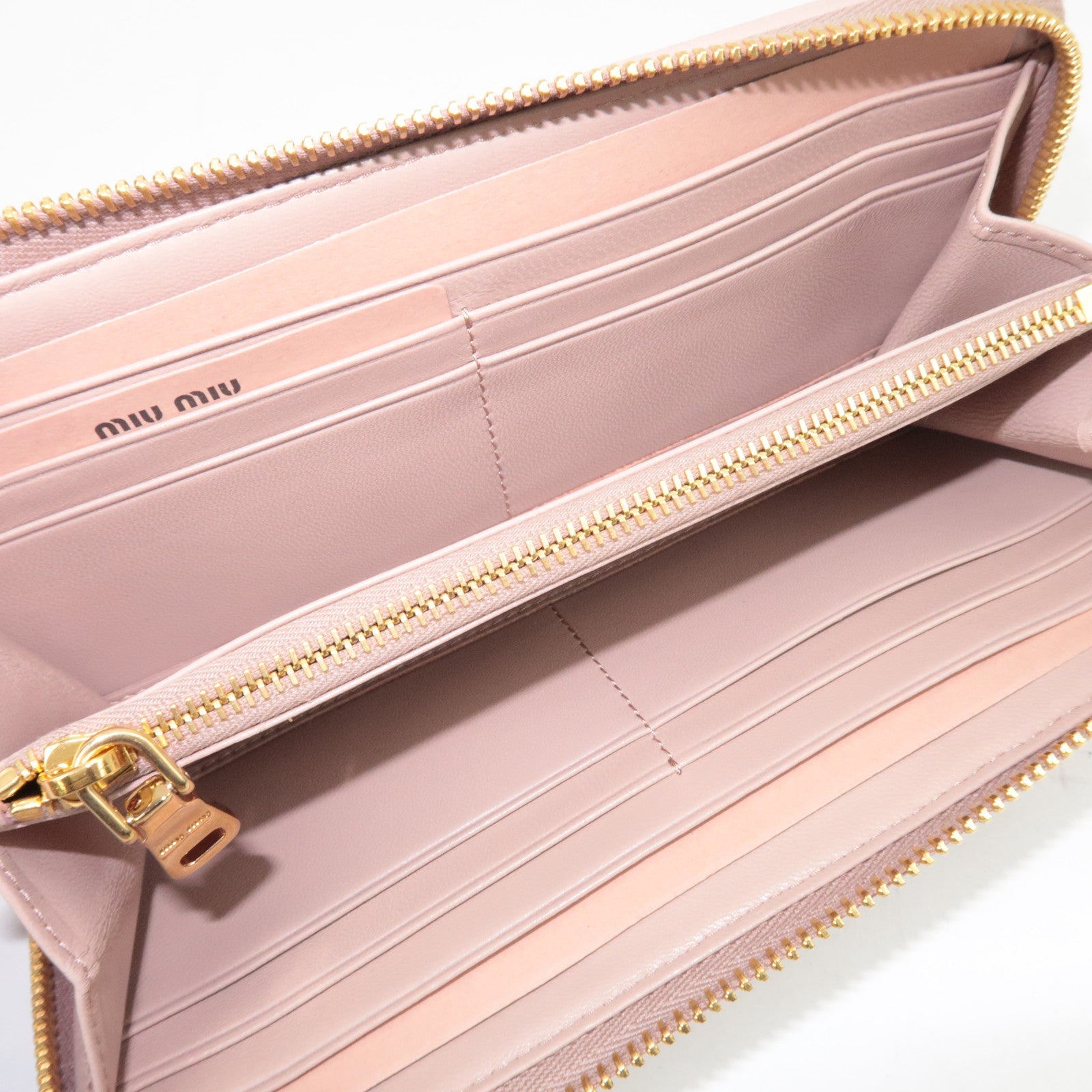 MIU MIU Matelasse leren ronde portemonnee met rits en lange sluiting Cameo (beige) 5ML506 *Doos, G-kaart 